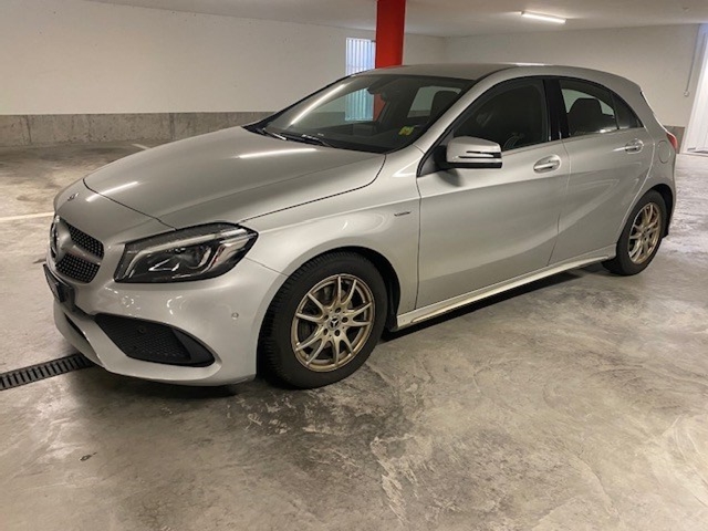 MERCEDES-BENZ A 180 AMG Line 7G-DCT