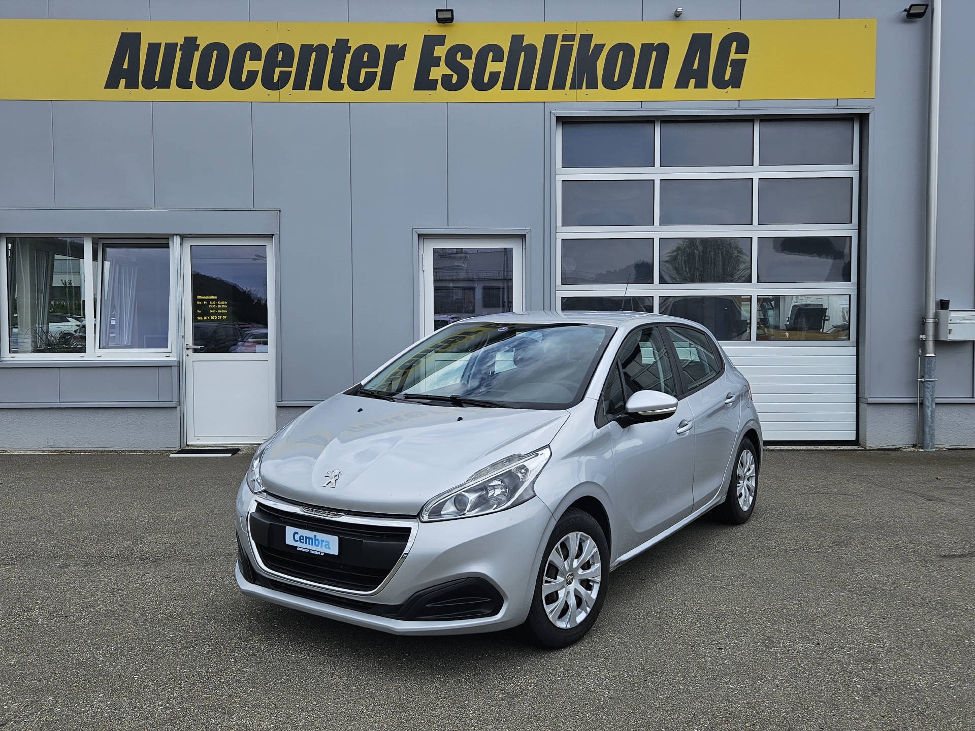 PEUGEOT 208 1.2 PureTech Active * Navigation * Sitzheizung * Frisch ab MFK *