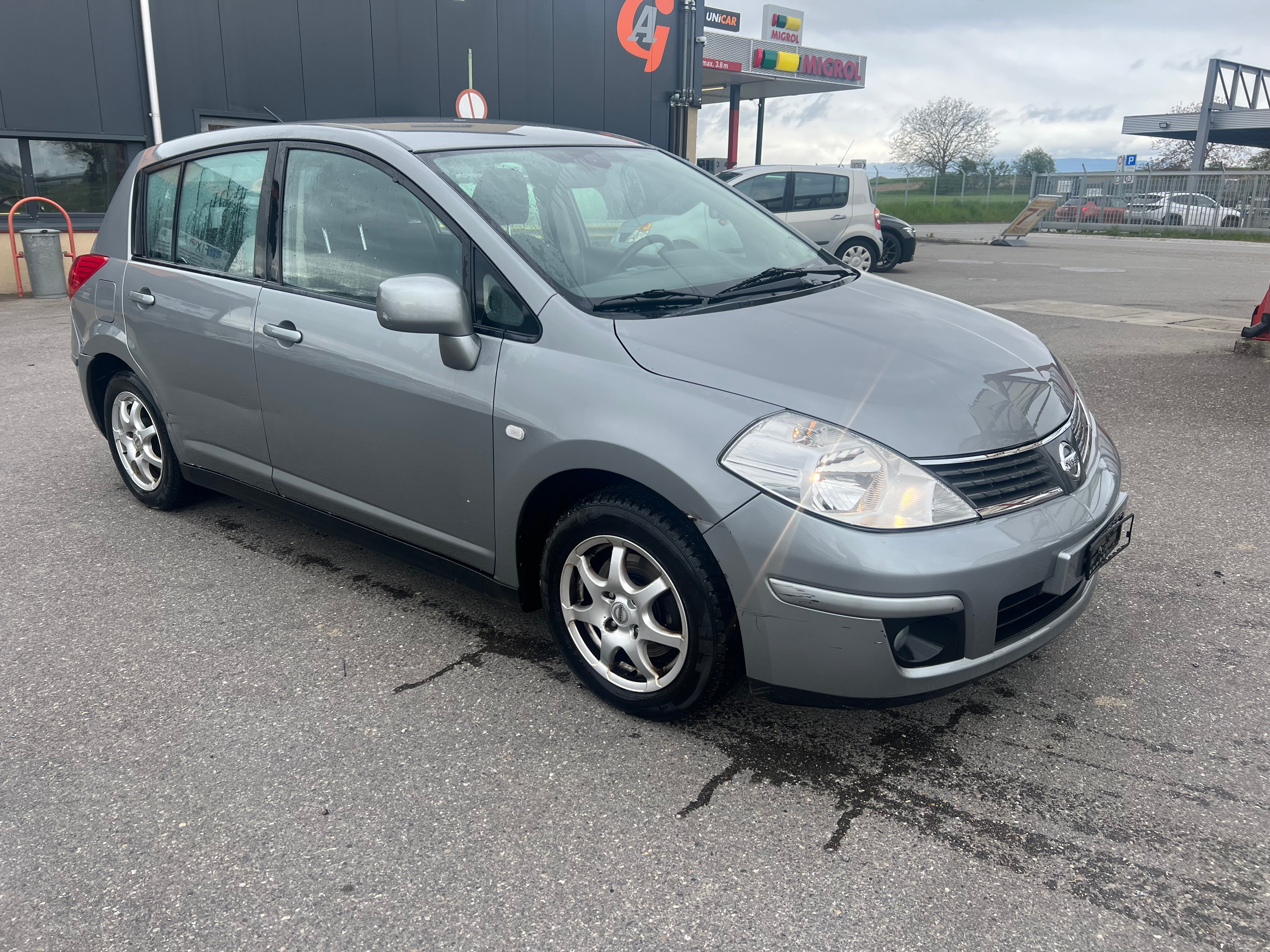 NISSAN Tiida 1.8 acenta