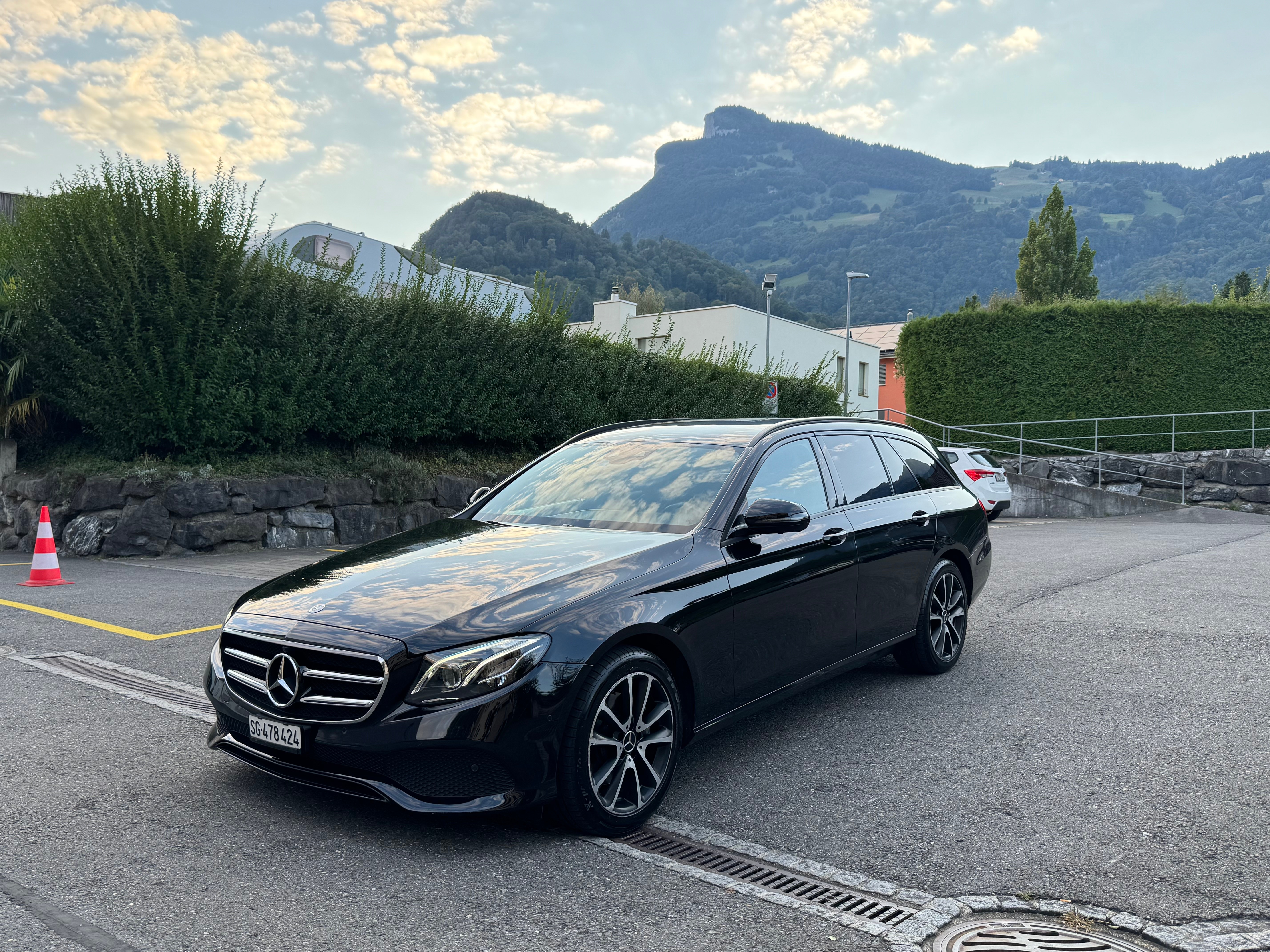 MERCEDES-BENZ E 220 d Avantgarde 9G-Tronic