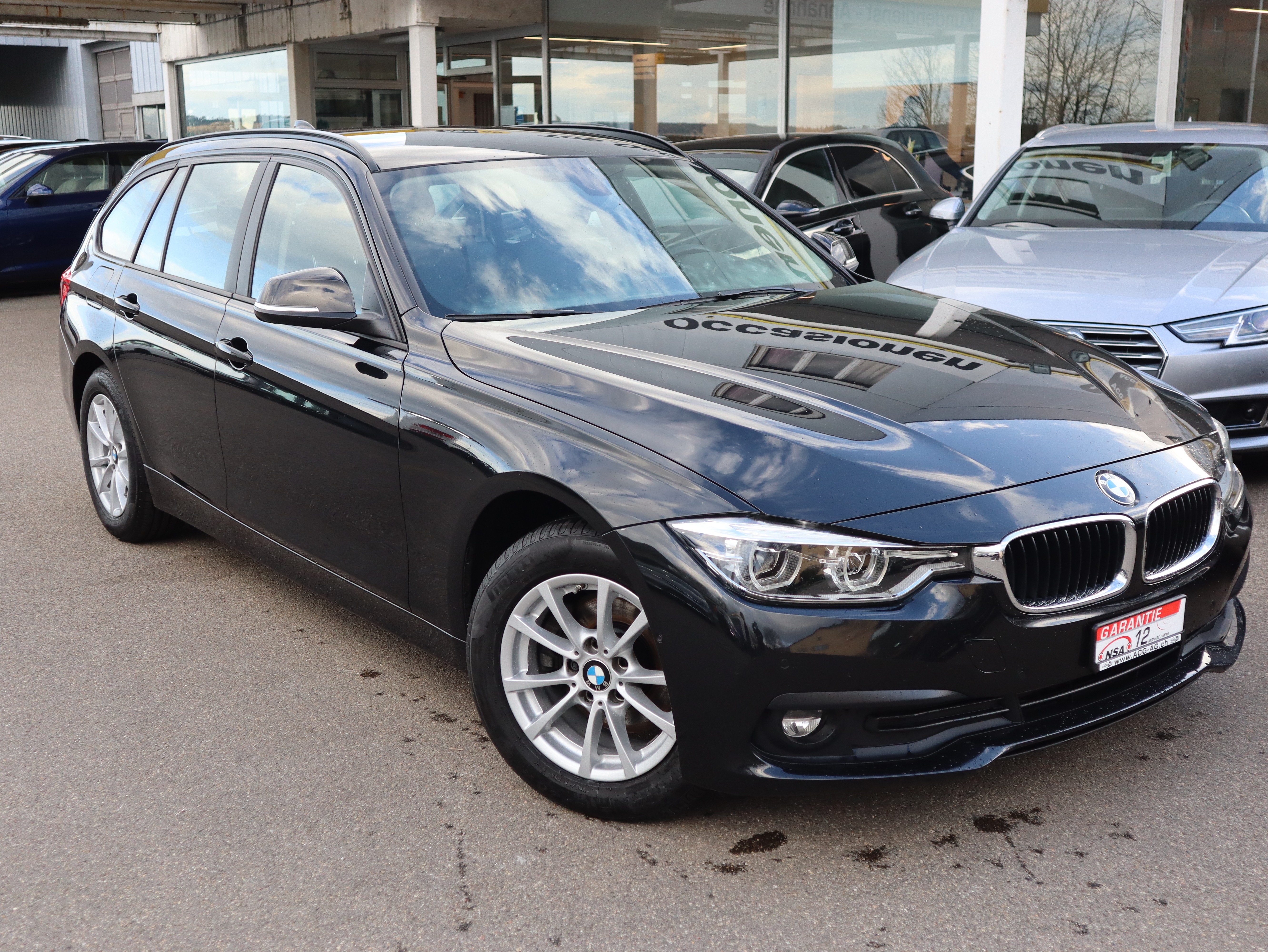 BMW 320d xDrive Touring Steptronic ** Teil-Leder ** Navi mit RF-Kamera ** Frisch ab MFK & Service **