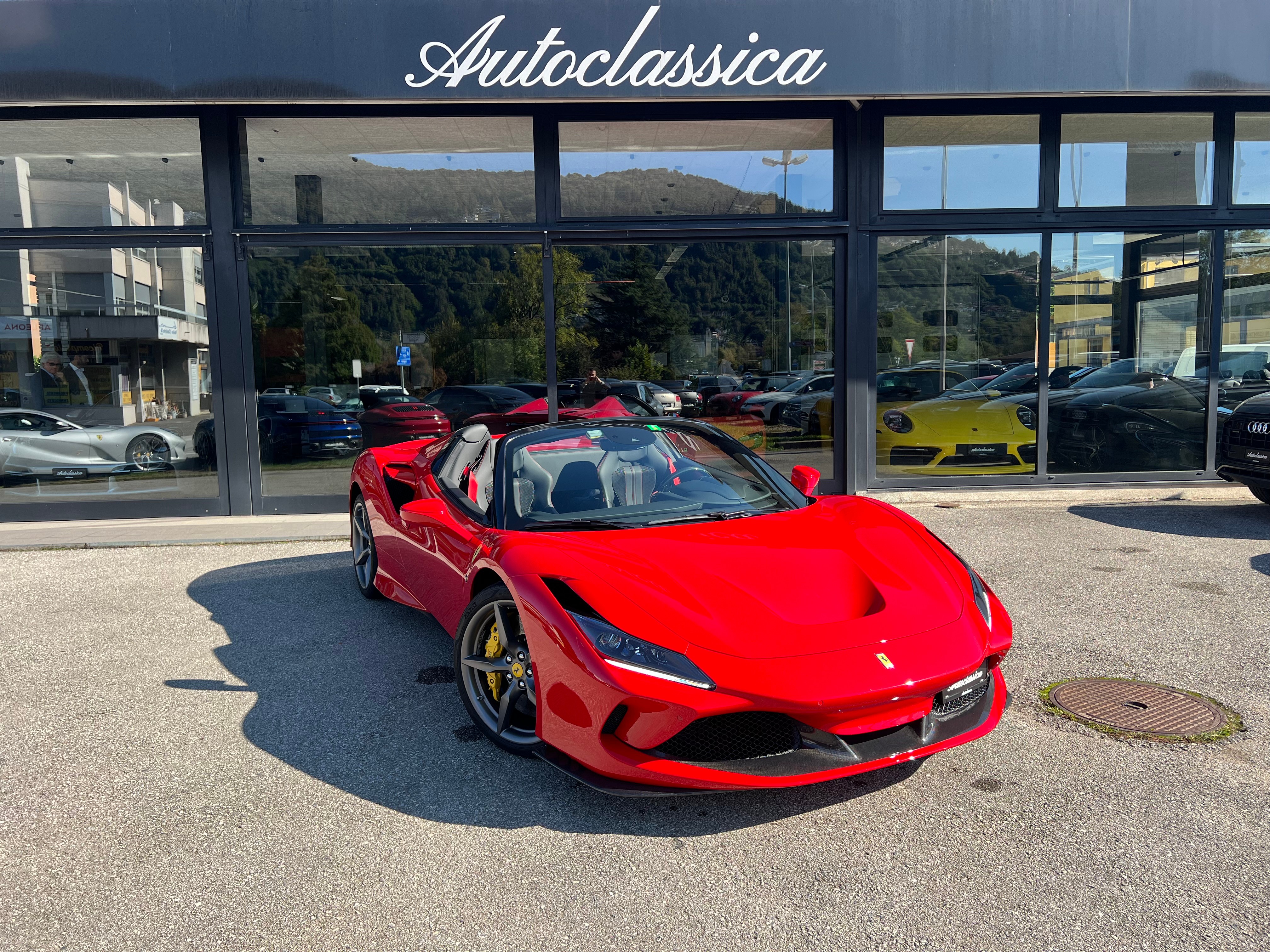 FERRARI F8 Spider