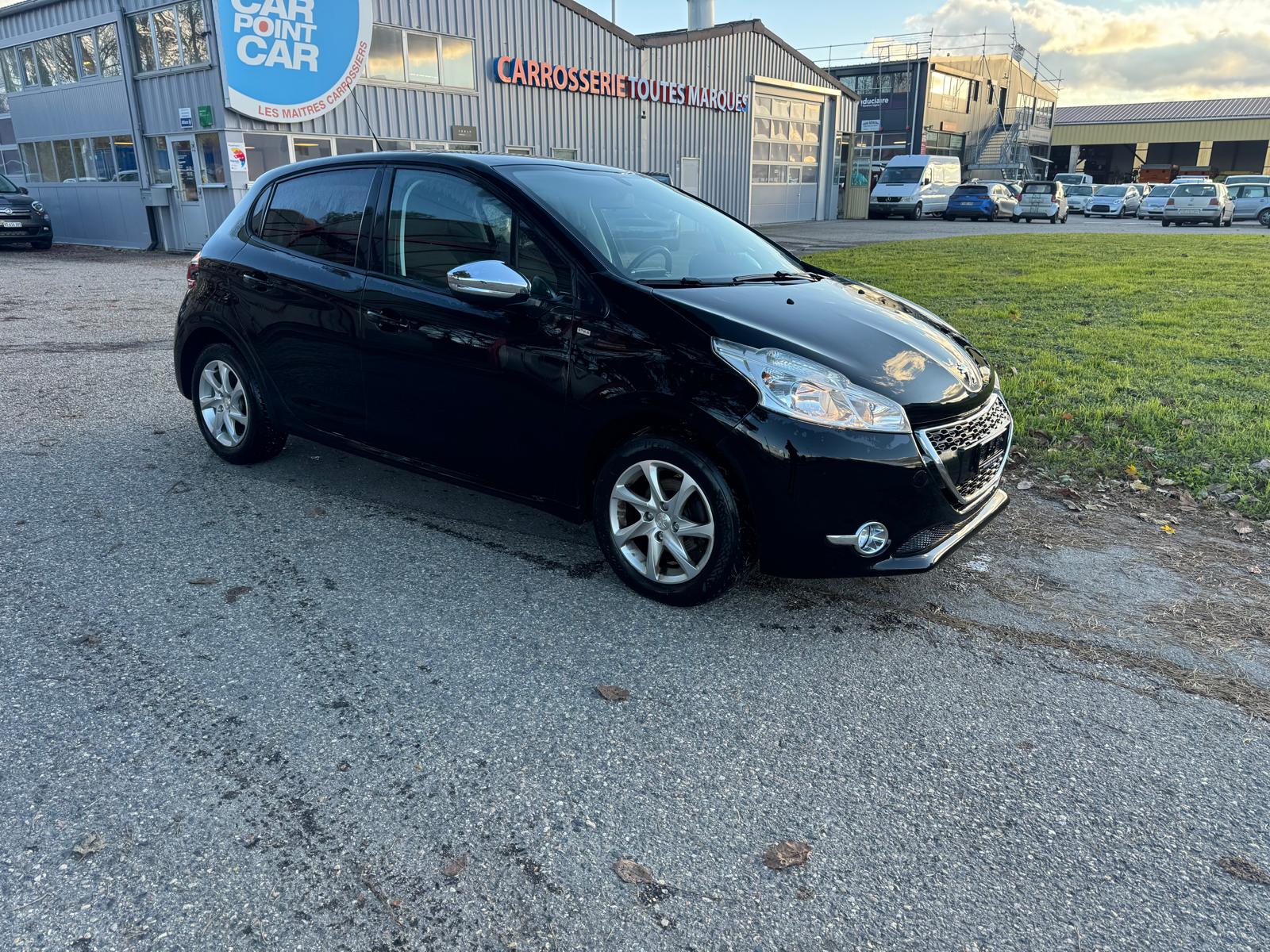 PEUGEOT 208 1.2 VTI Style