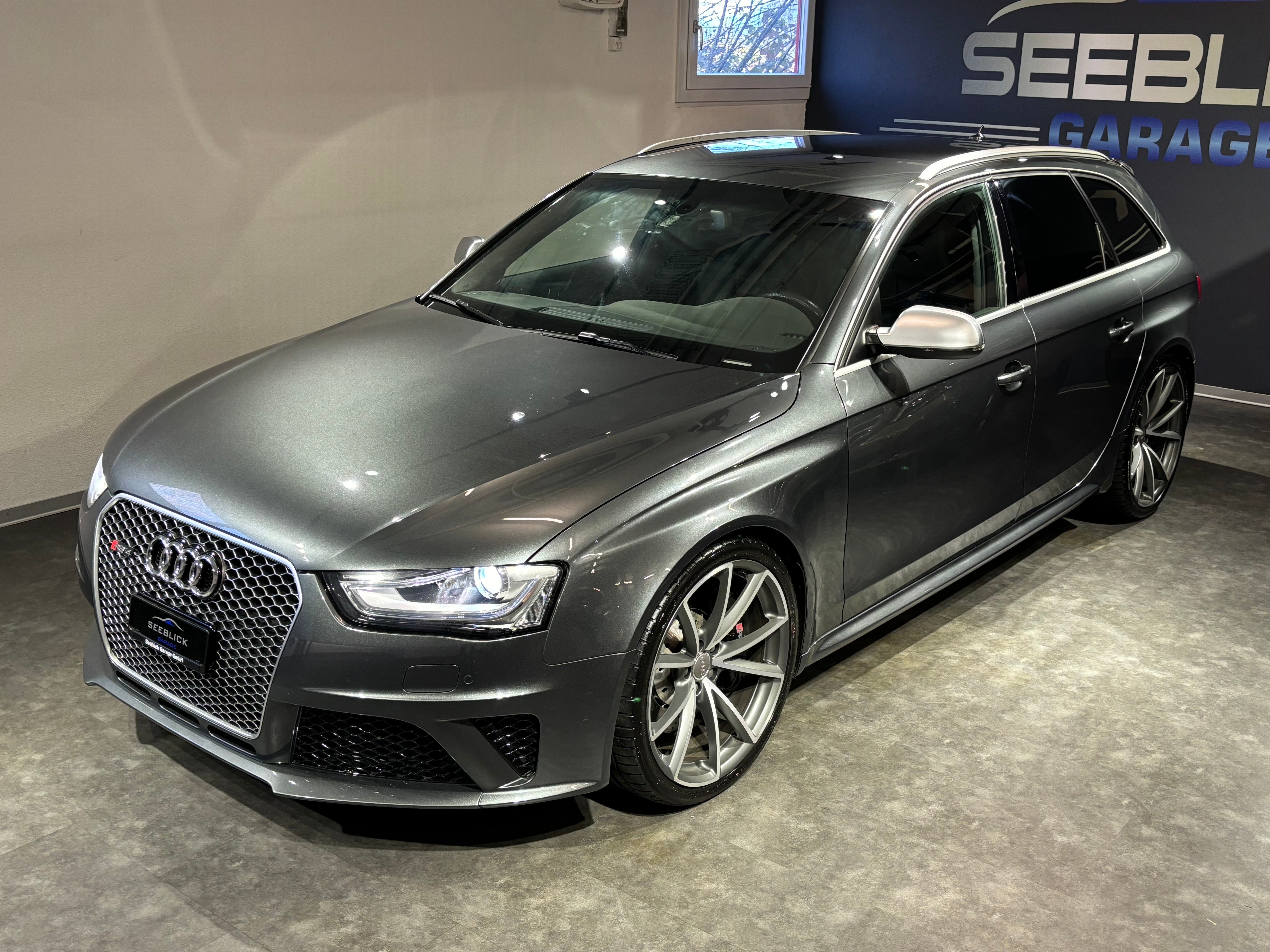 AUDI RS4 Avant 4.2 FSI V8 quattro S-tronic