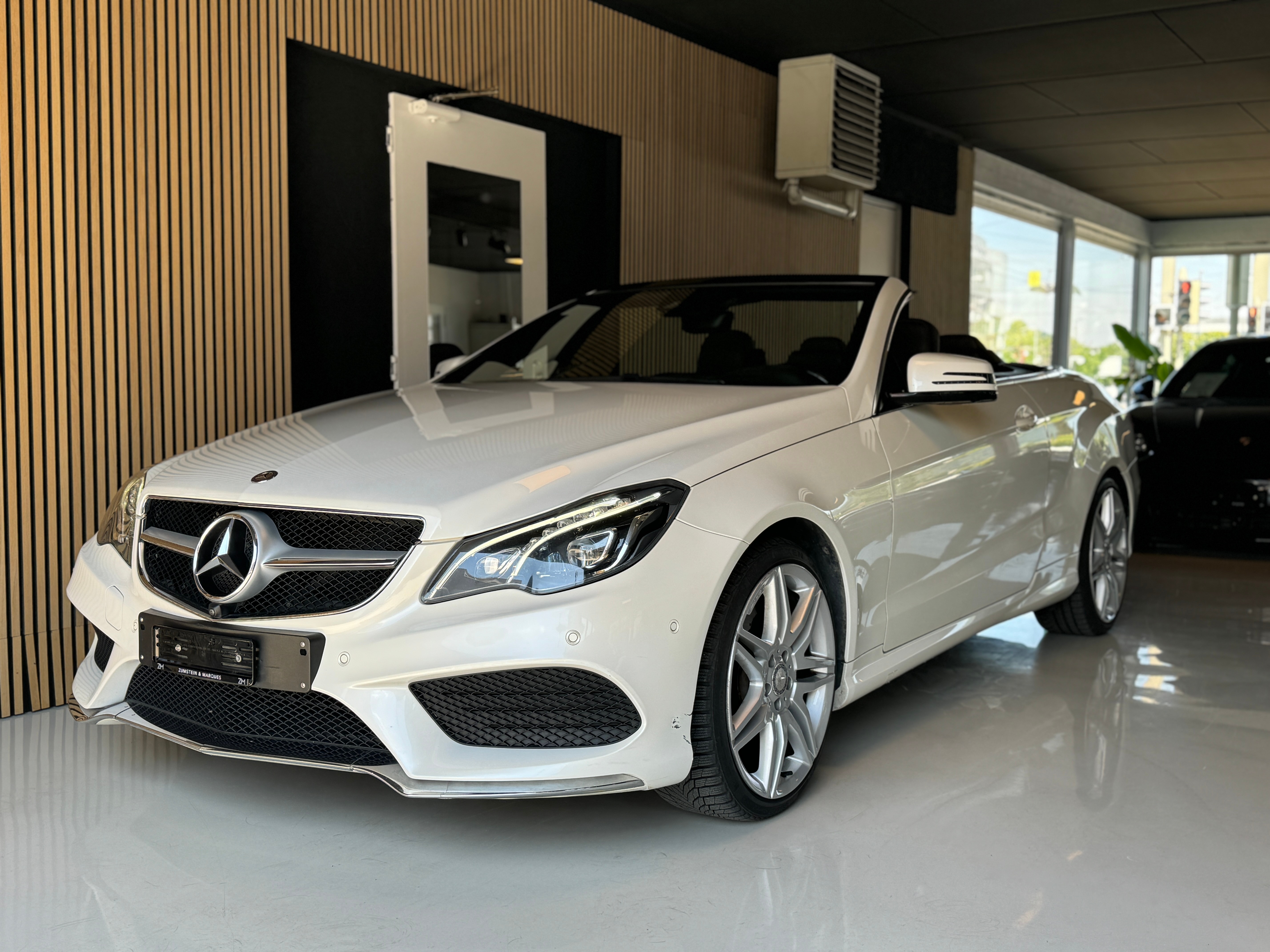 MERCEDES-BENZ E 300 CGI BlueEfficiency 7G-Tronic AMG