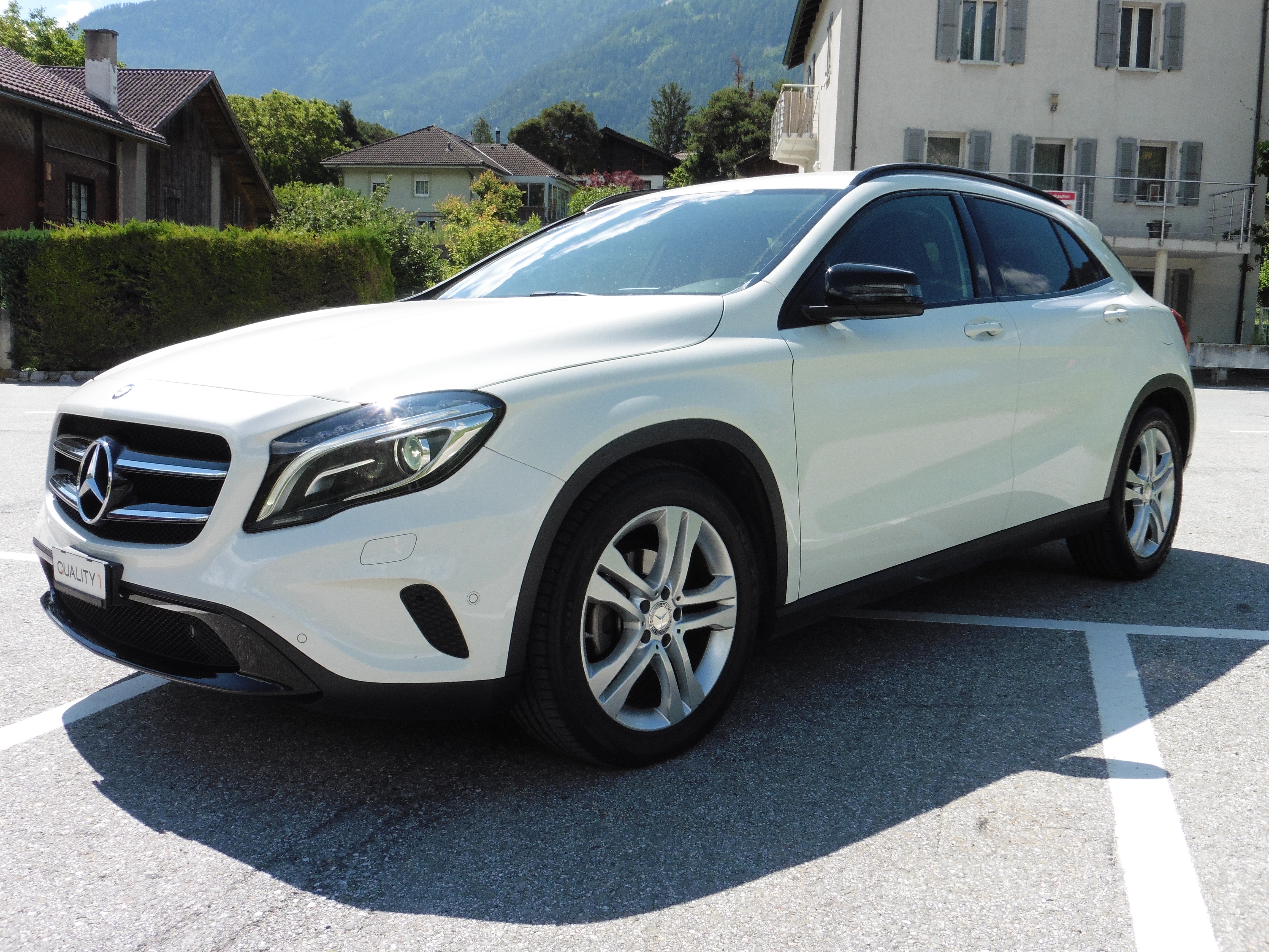 MERCEDES-BENZ GLA 200 CDI Swiss Star Edition Urban 4Matic 7G-DCT