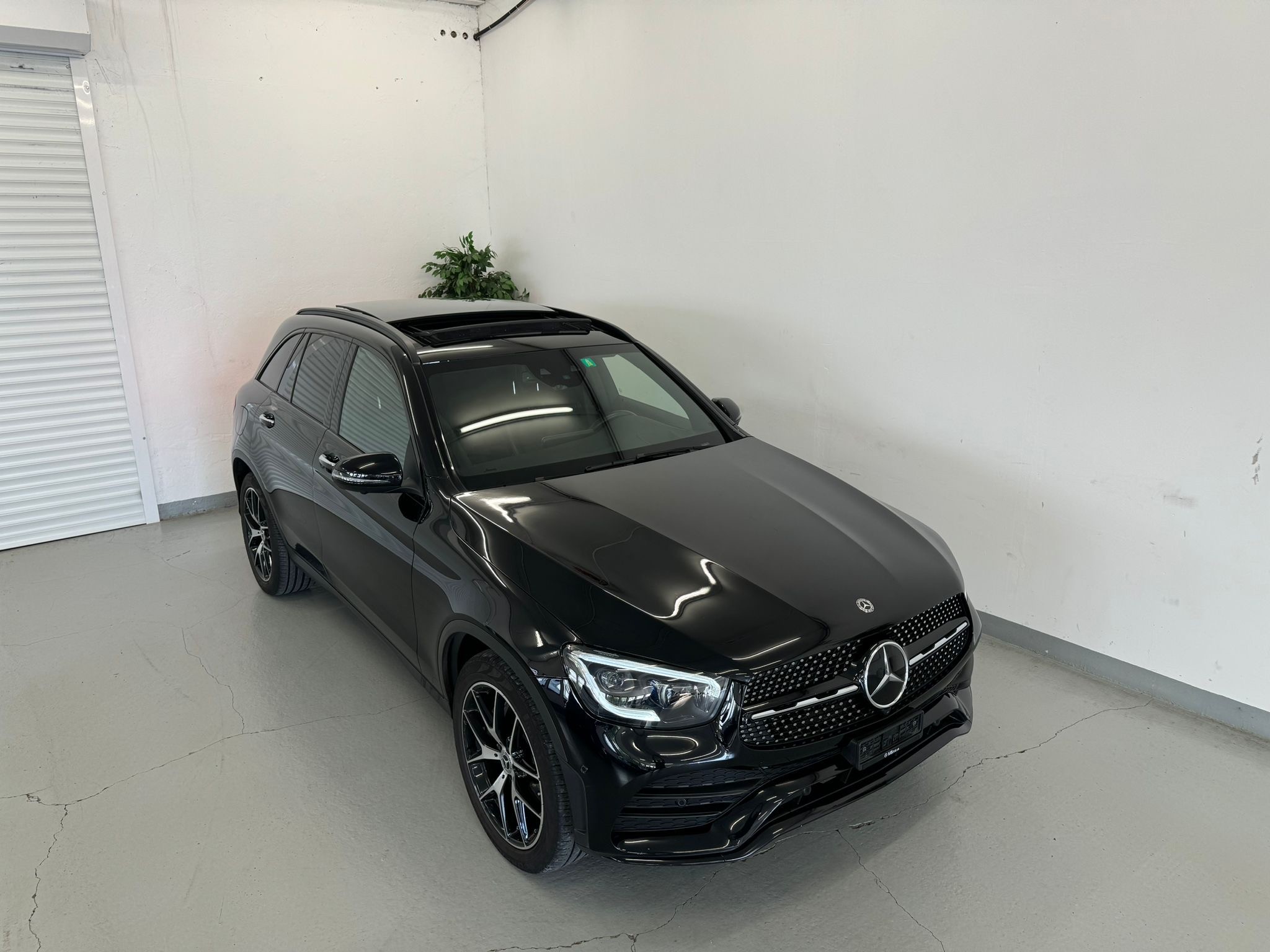 MERCEDES-BENZ GLC 300 AMG Line 4Matic 9G-Tronic