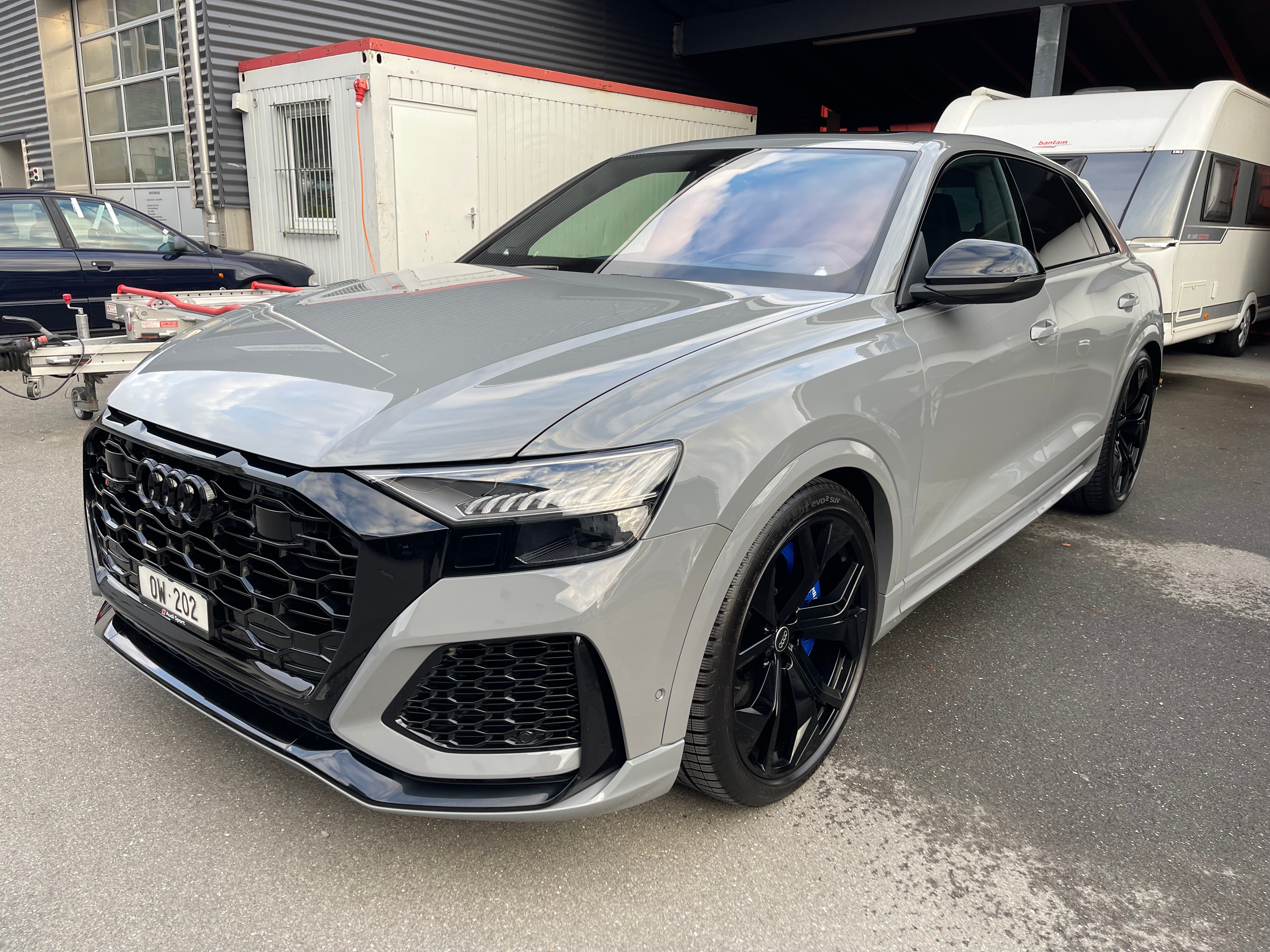 AUDI RSQ8 quattro tiptronic