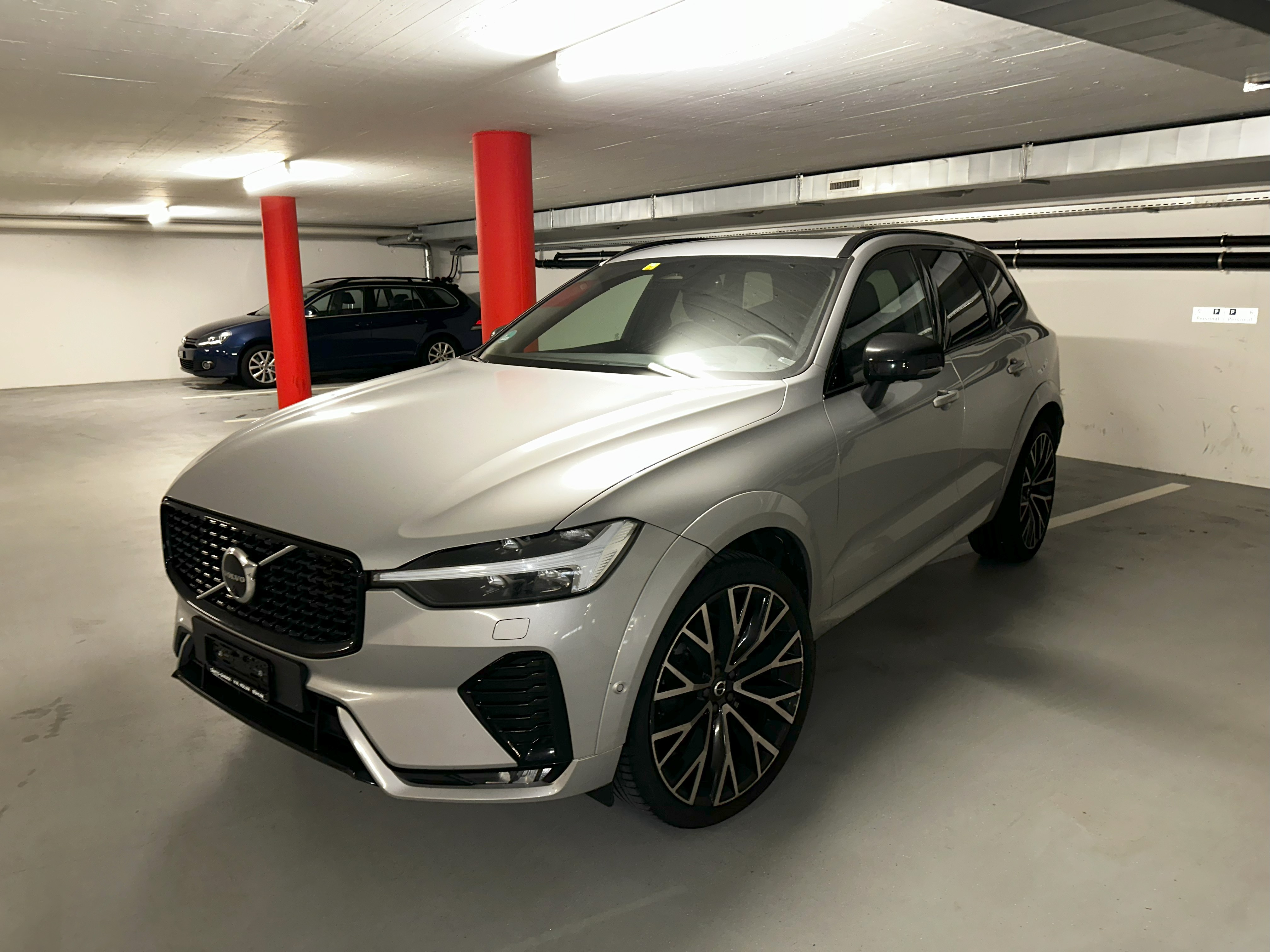 VOLVO XC60 B6 Benzin Mild Hybrid AWD R-Design Geartronic