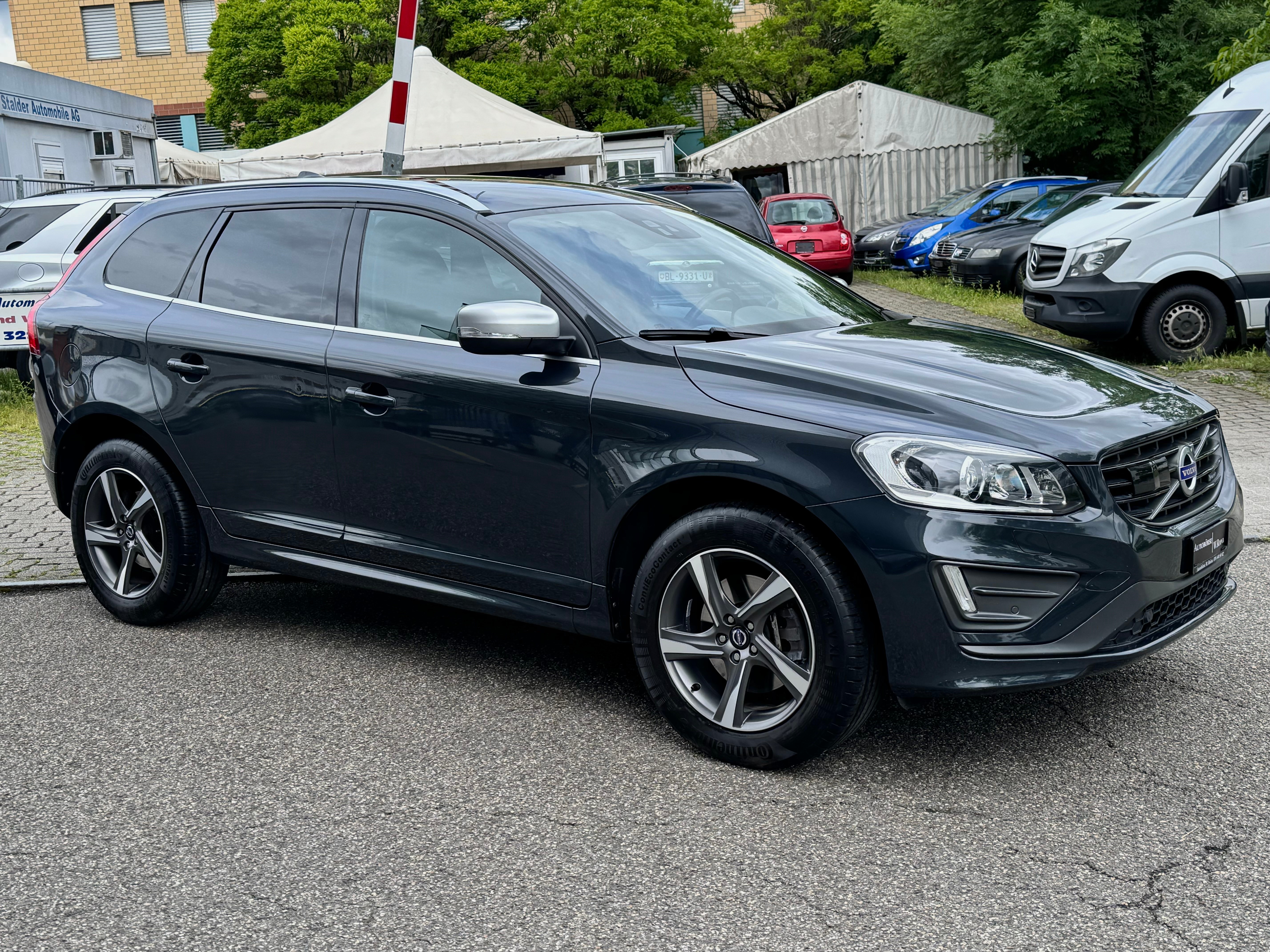 VOLVO XC60 T6 AWD Momentum R-Design Geartronic