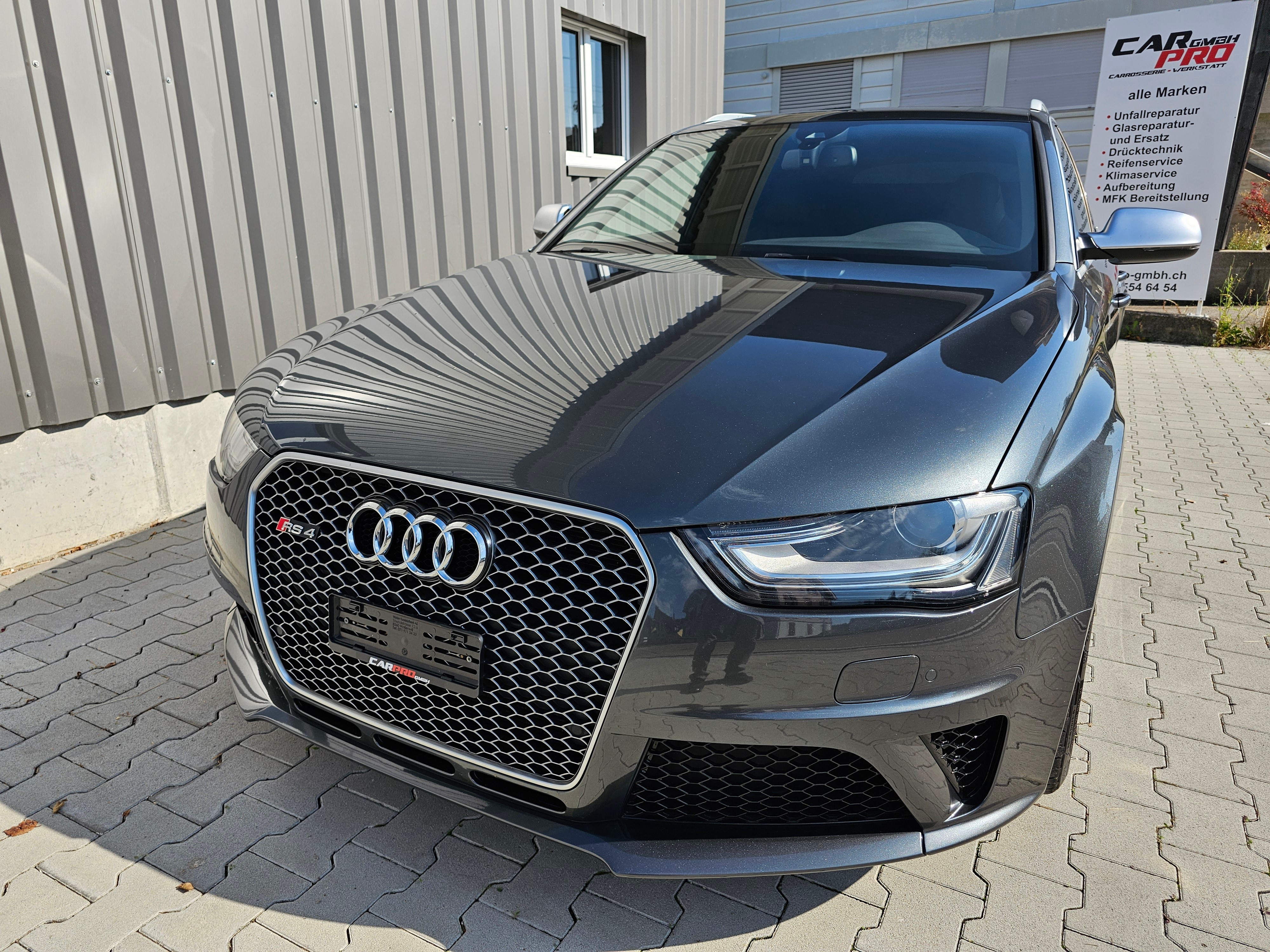 AUDI RS4 Avant 4.2 FSI V8 quattro S-tronic