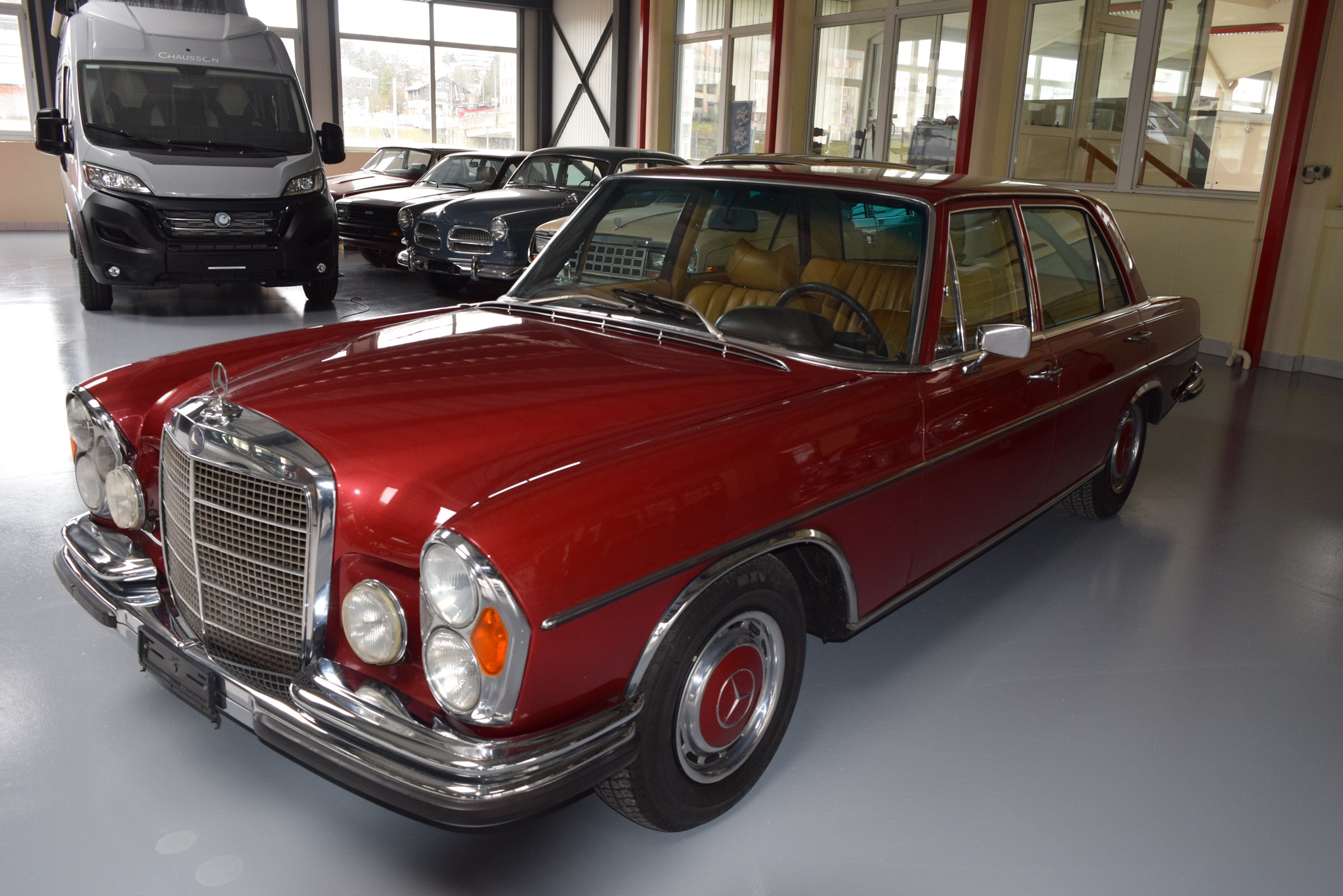 MERCEDES-BENZ 280 SEL V8