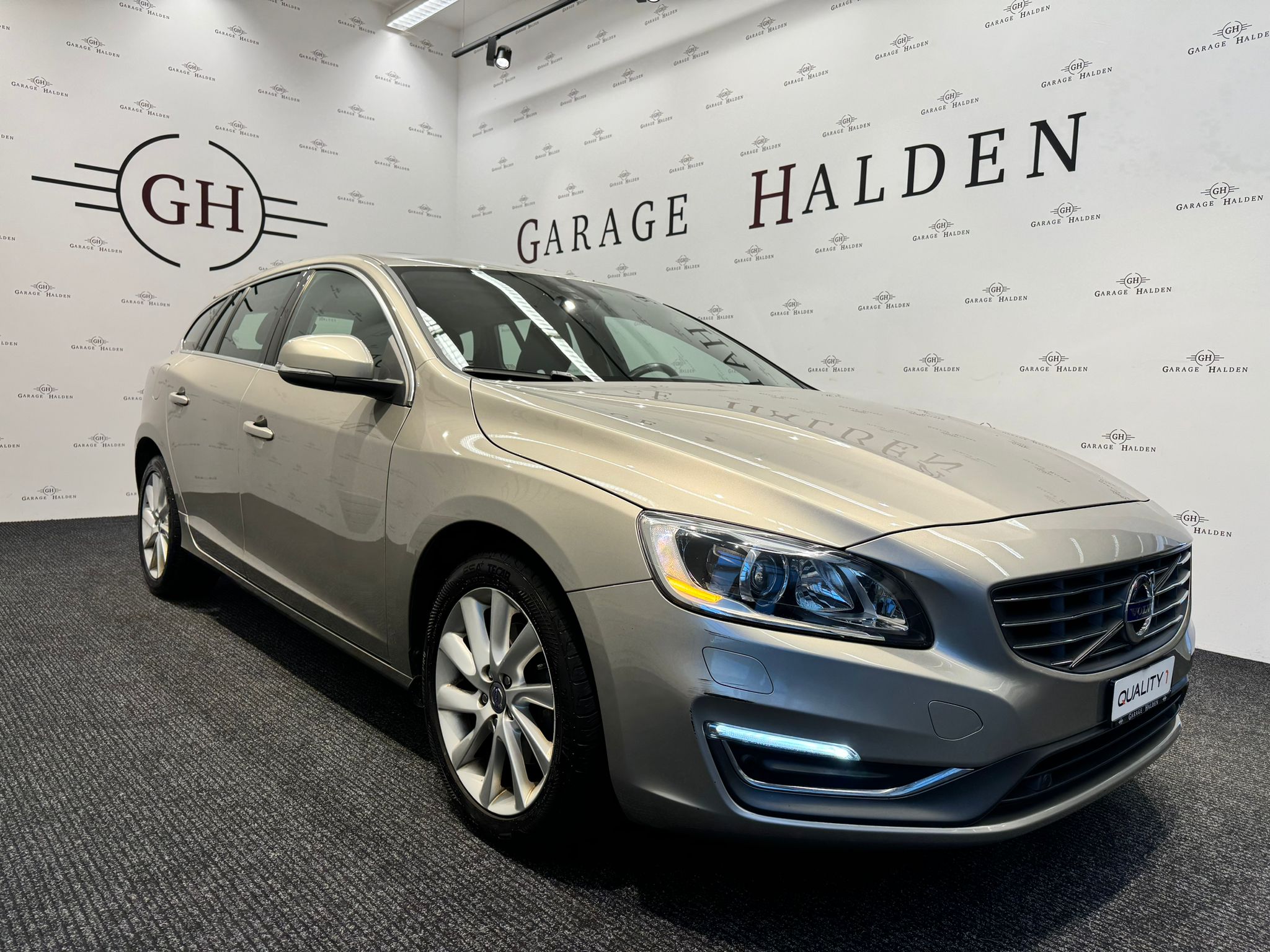 VOLVO V60 D4 Summum Geartronic