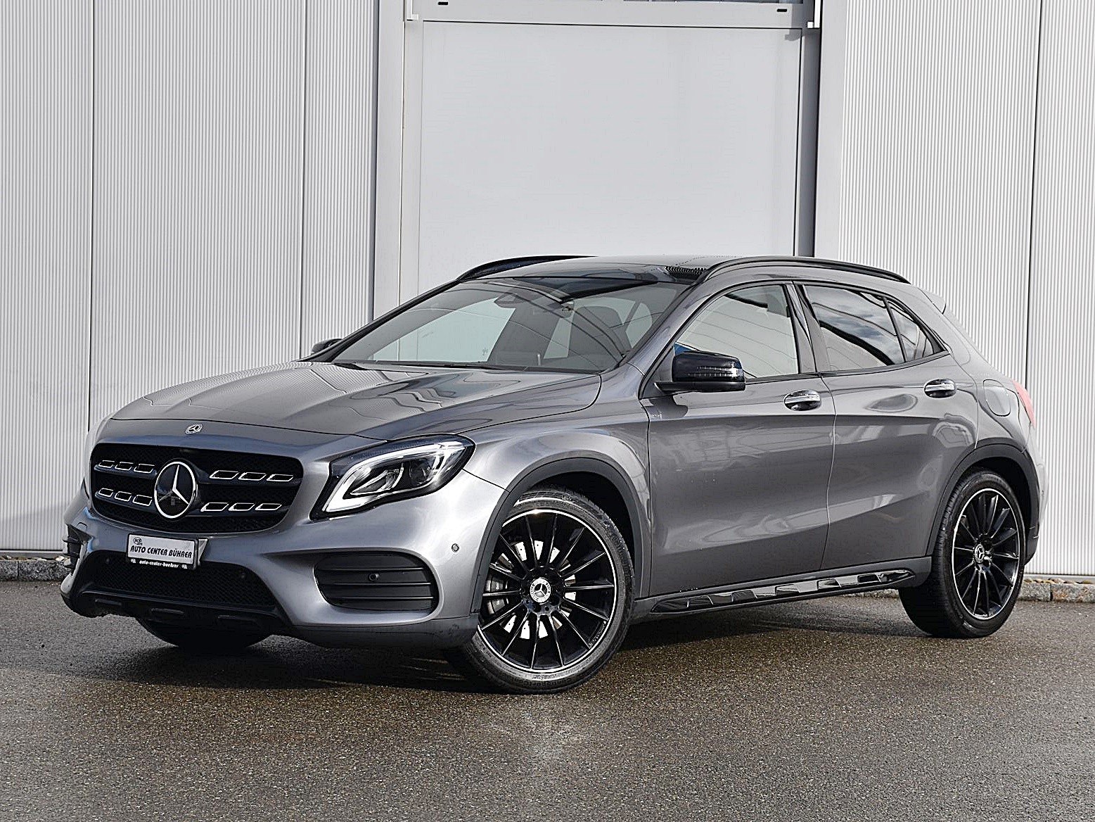 MERCEDES-BENZ GLA 250 AMG Line Swiss Star 4M