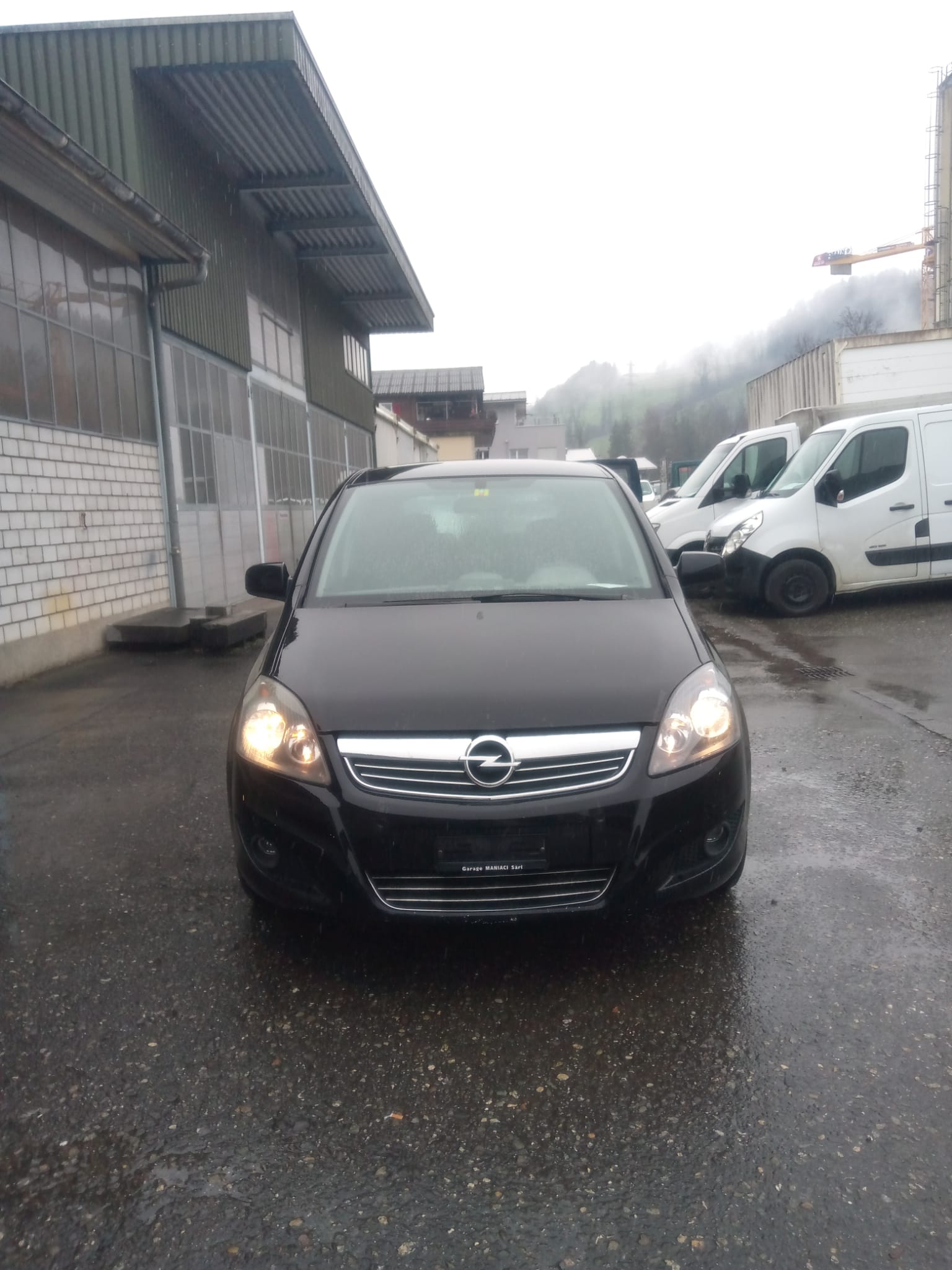 OPEL Zafira 2.2i 16V Anniversary Edition