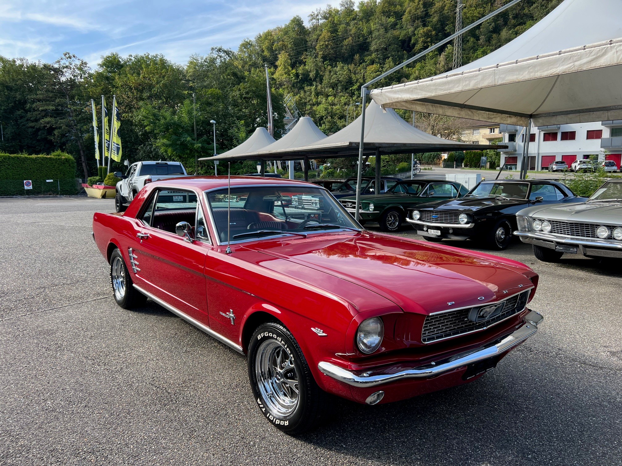 FORD MUSTANG