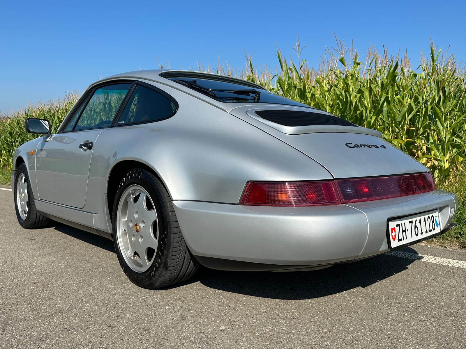 PORSCHE 911 Carrera 4