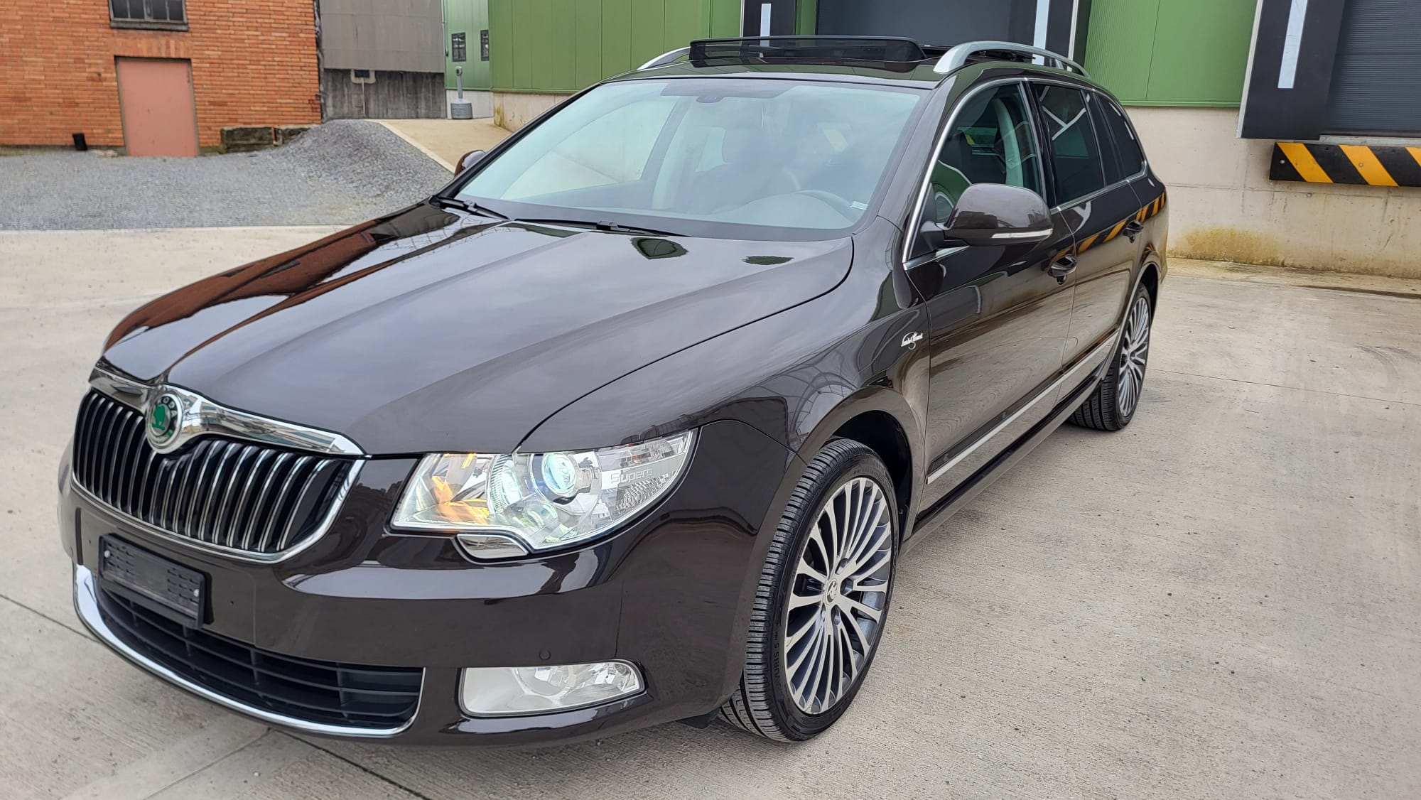 SKODA Superb 2.0 TSI Ambition DSG Laurin&Klement