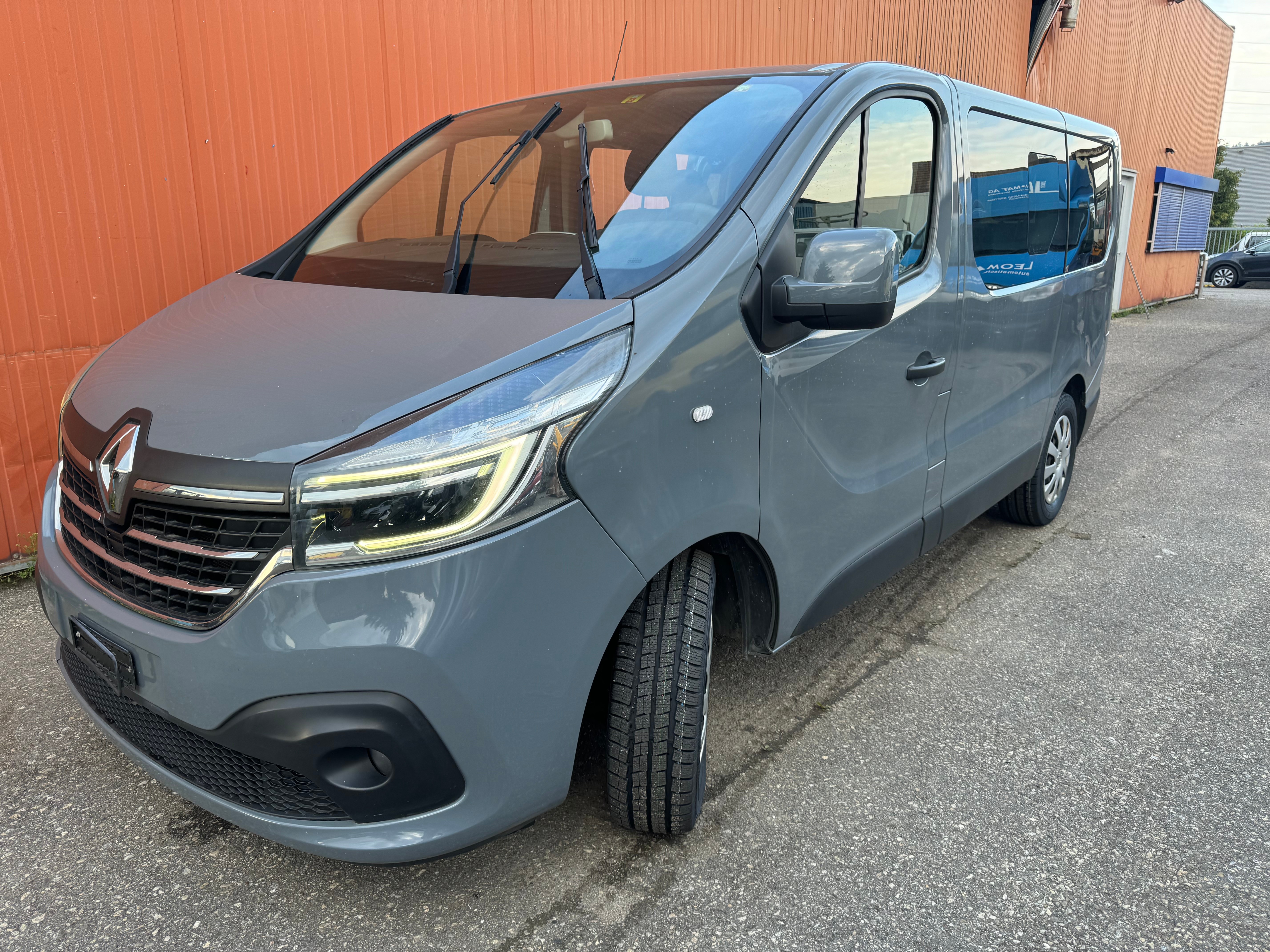 RENAULT TRAFIC