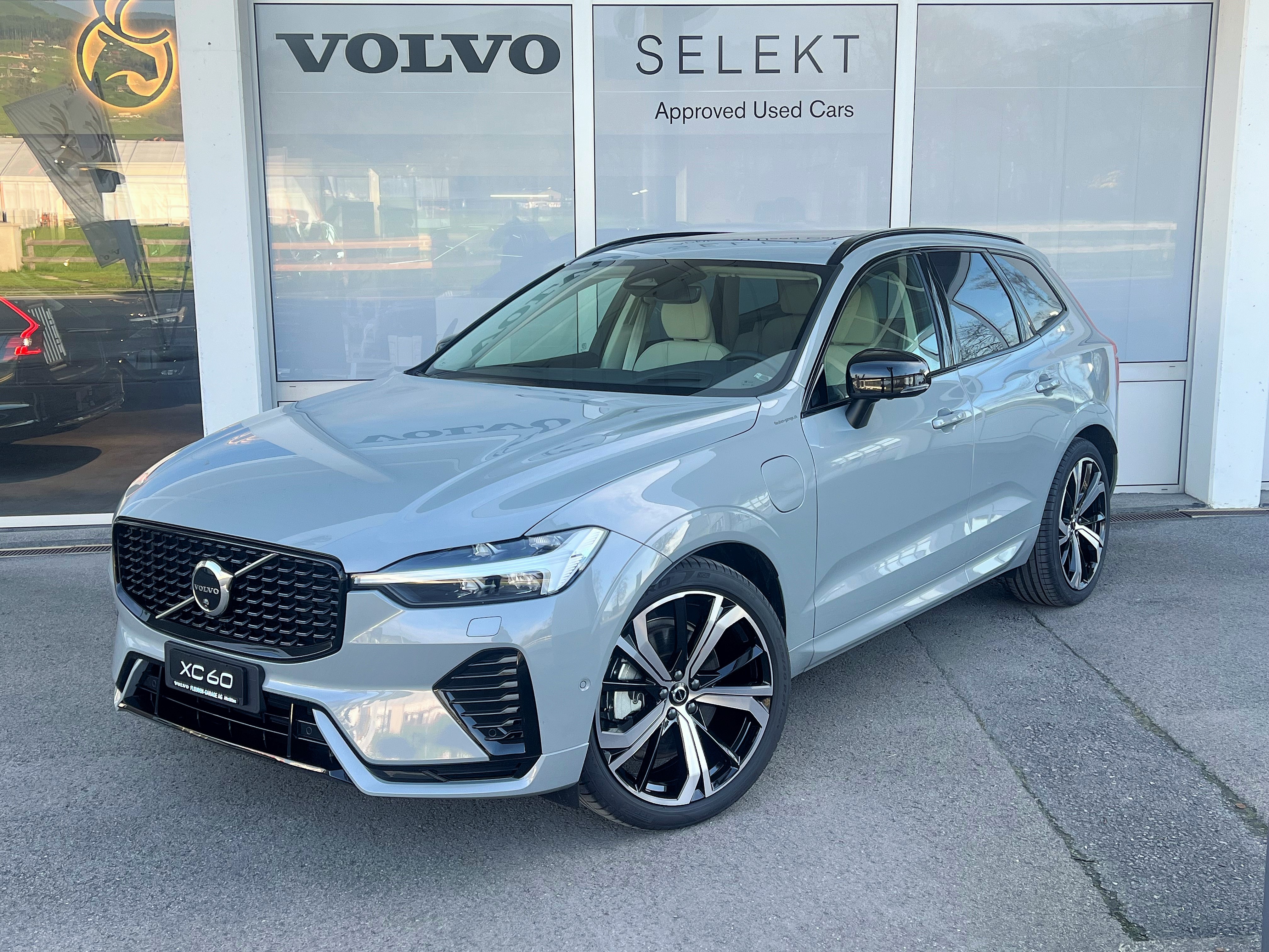 VOLVO XC60 T8 eAWD Ultim Dark