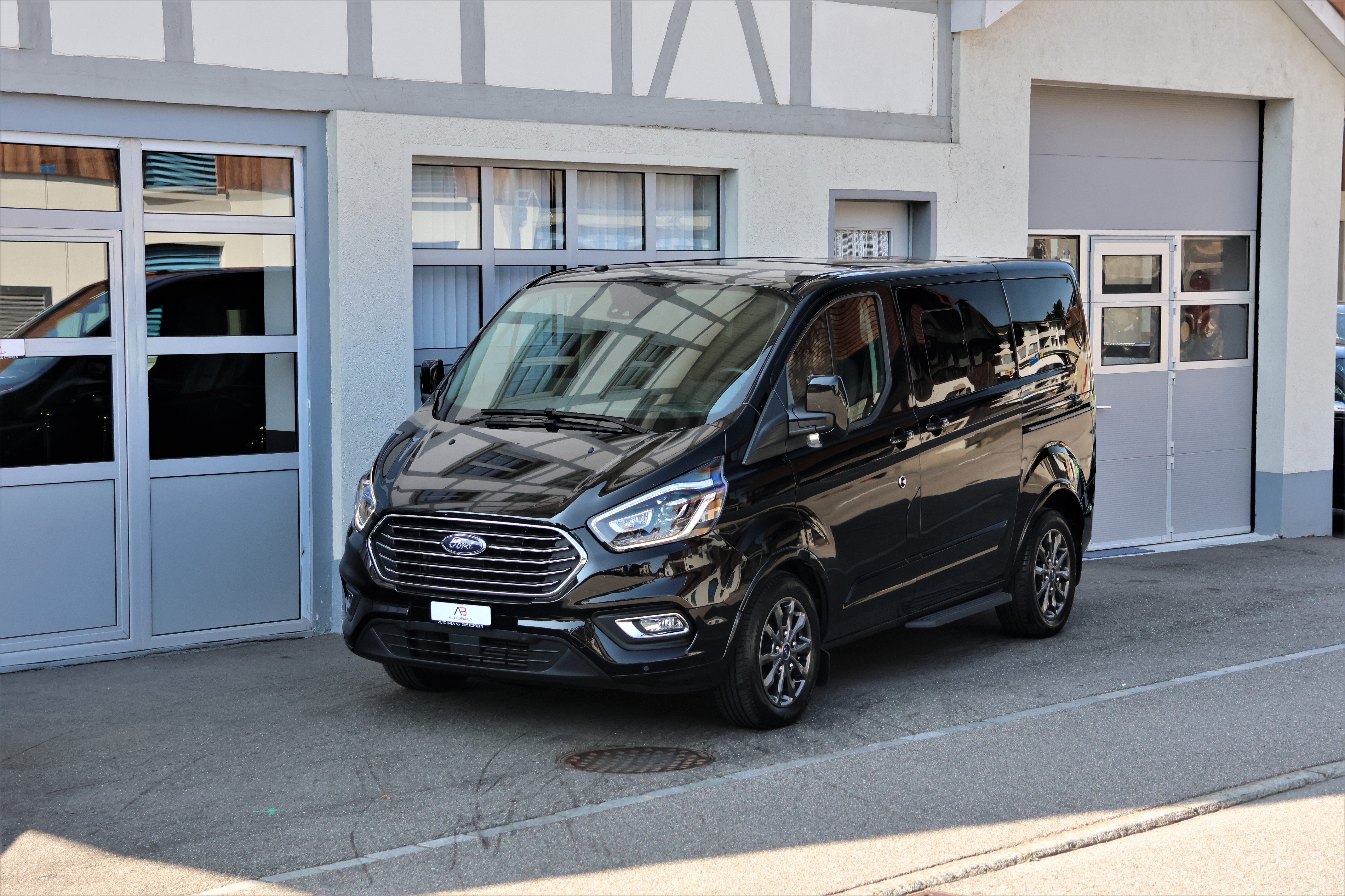 FORD Tourneo Custom 320 L1H1 Titanium X A + AHK