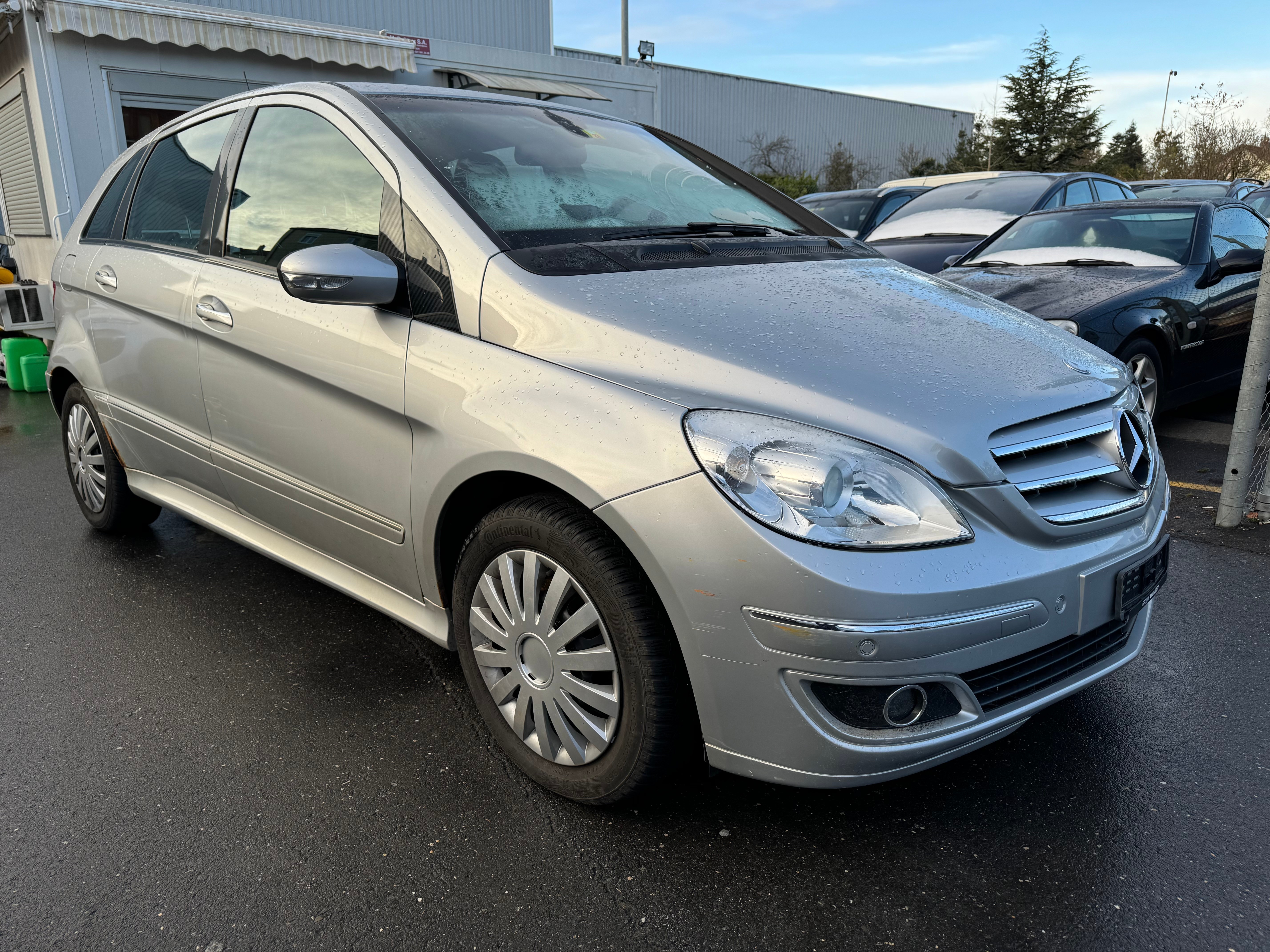 MERCEDES-BENZ B 200