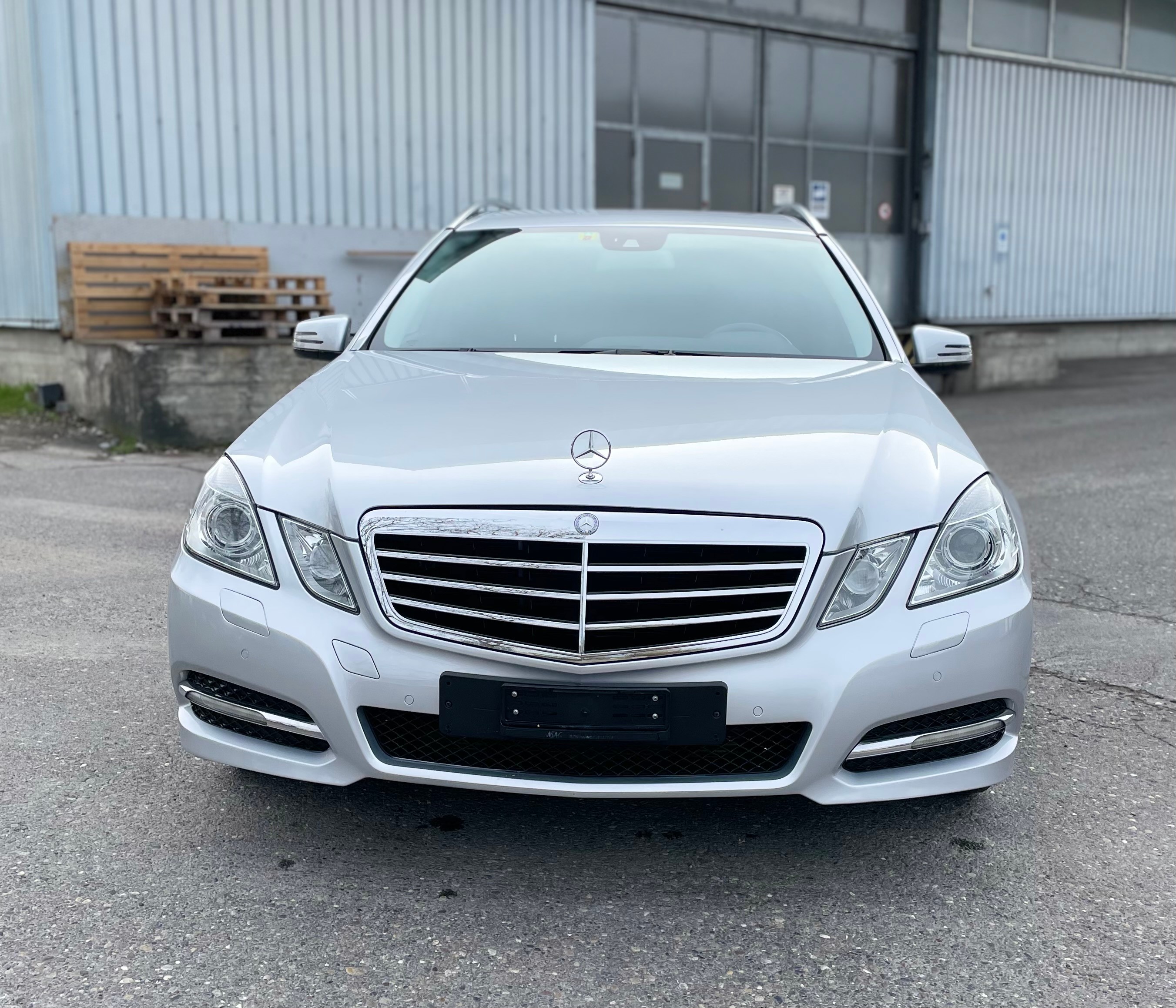 MERCEDES-BENZ E 200 CGI BlueEfficiency 7G-Tronic