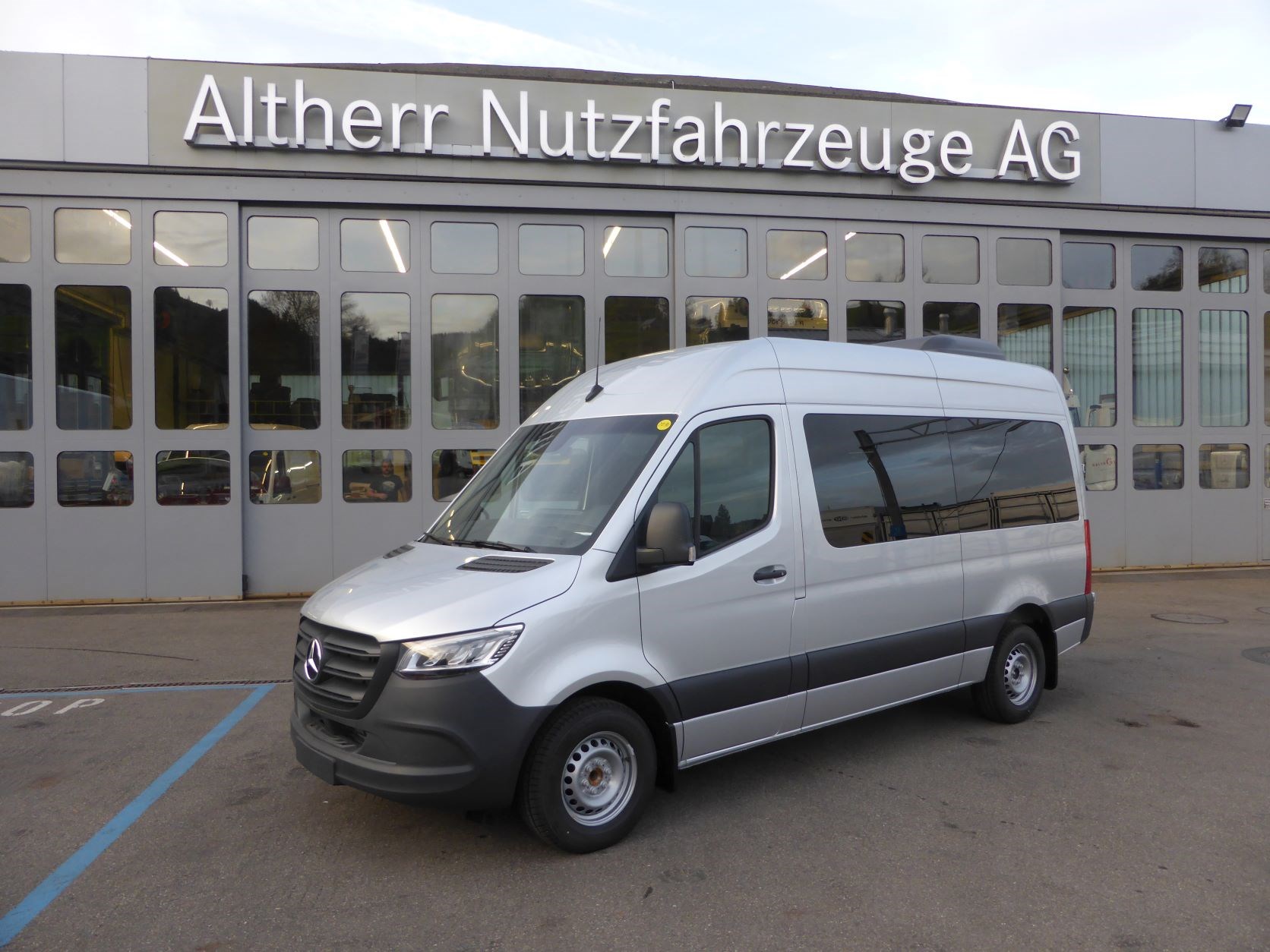 MERCEDES-BENZ Sprinter 317 CDI KA S 4x2 // 9-Plätzer