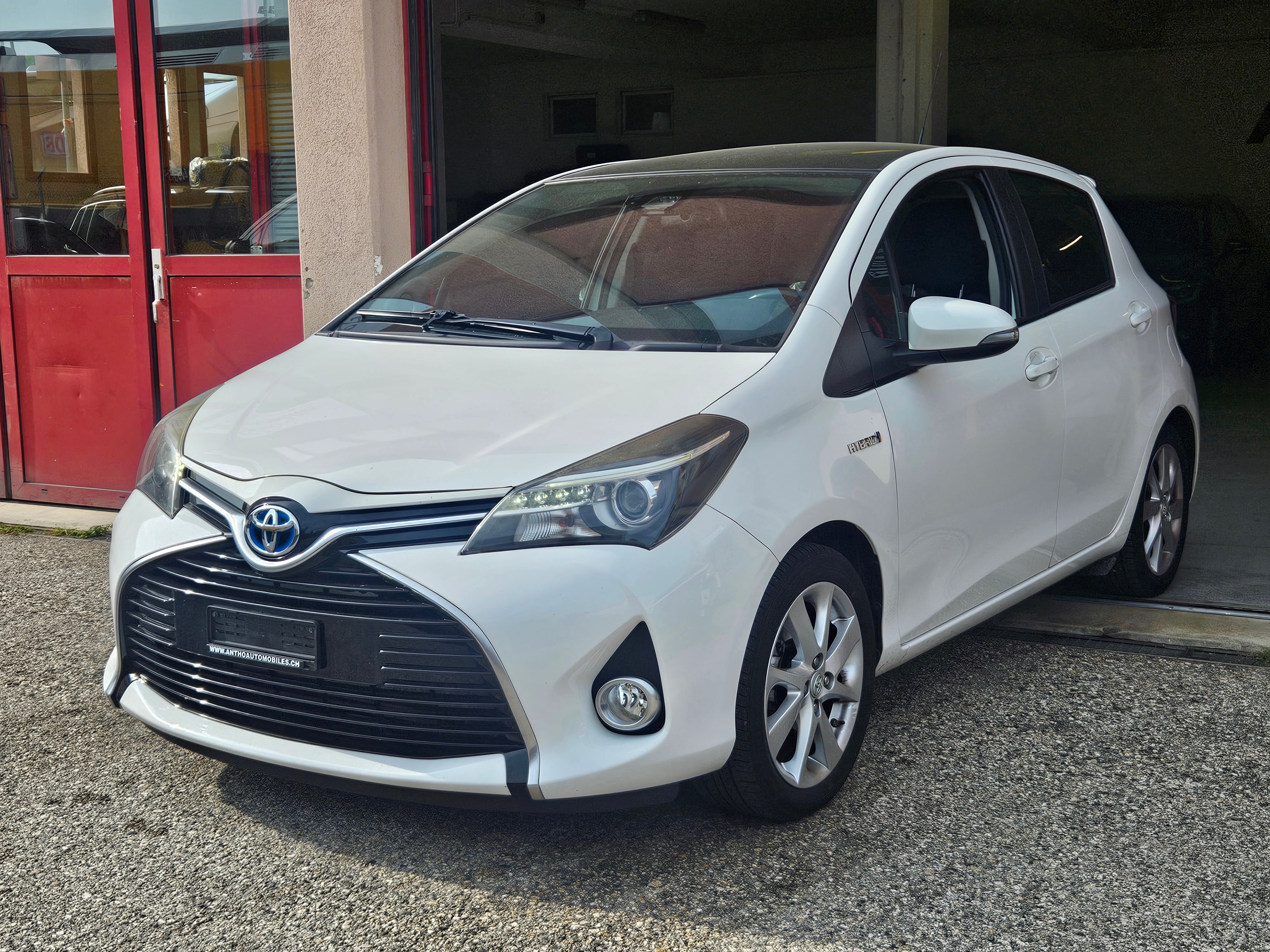 TOYOTA Yaris 1.5 VVT-i Hybrid Sol Premium e-CVT