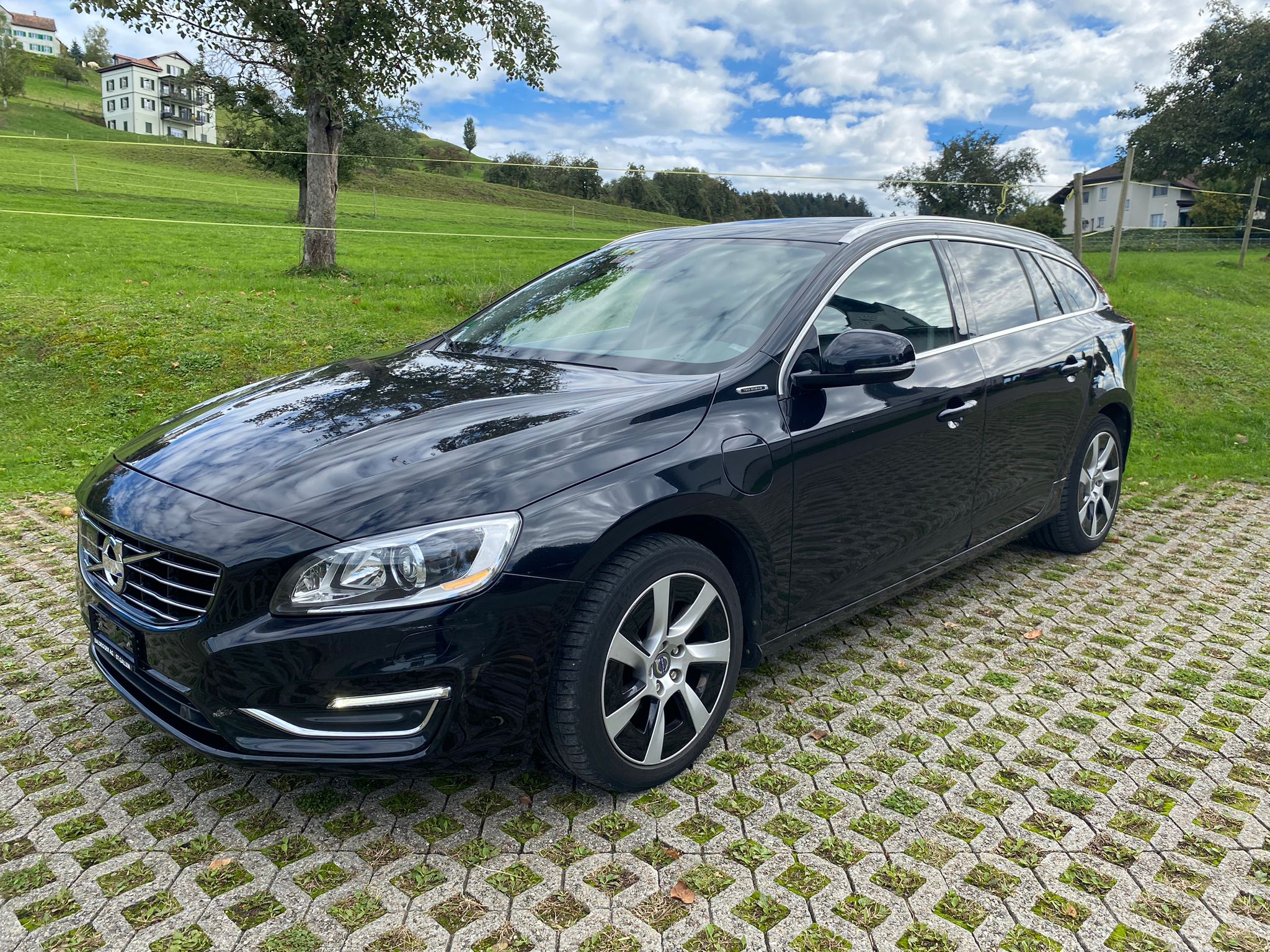 VOLVO V60 D6 AWD Plug-in Hybrid Summum Geartronic