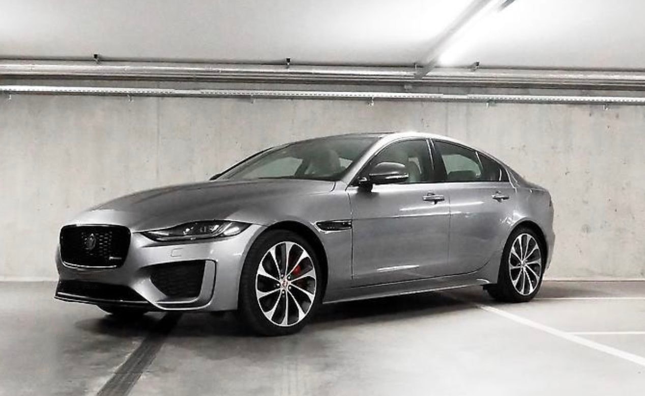 JAGUAR XE 2.0 R-Dynamic SE P300 AWD Automat