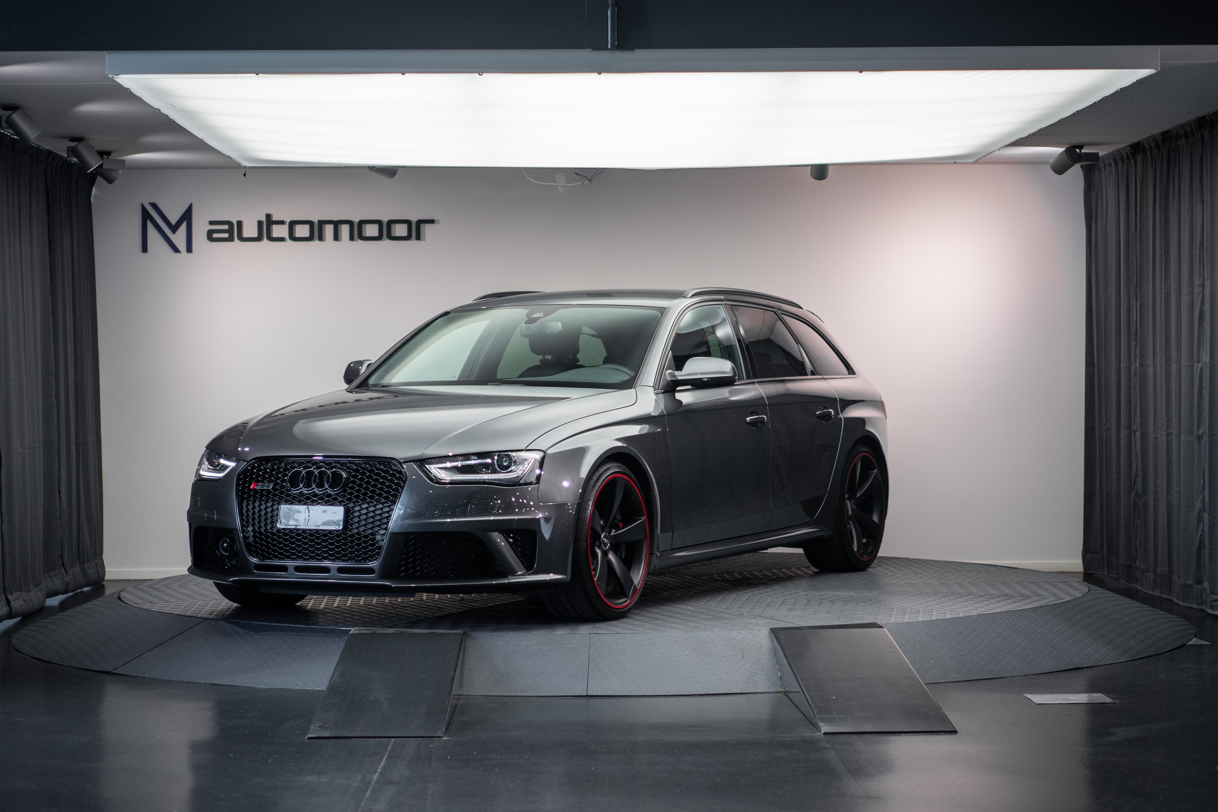 AUDI RS4 Avant 4.2 FSI V8 quattro S-tronic *CH-Fahrzeug*