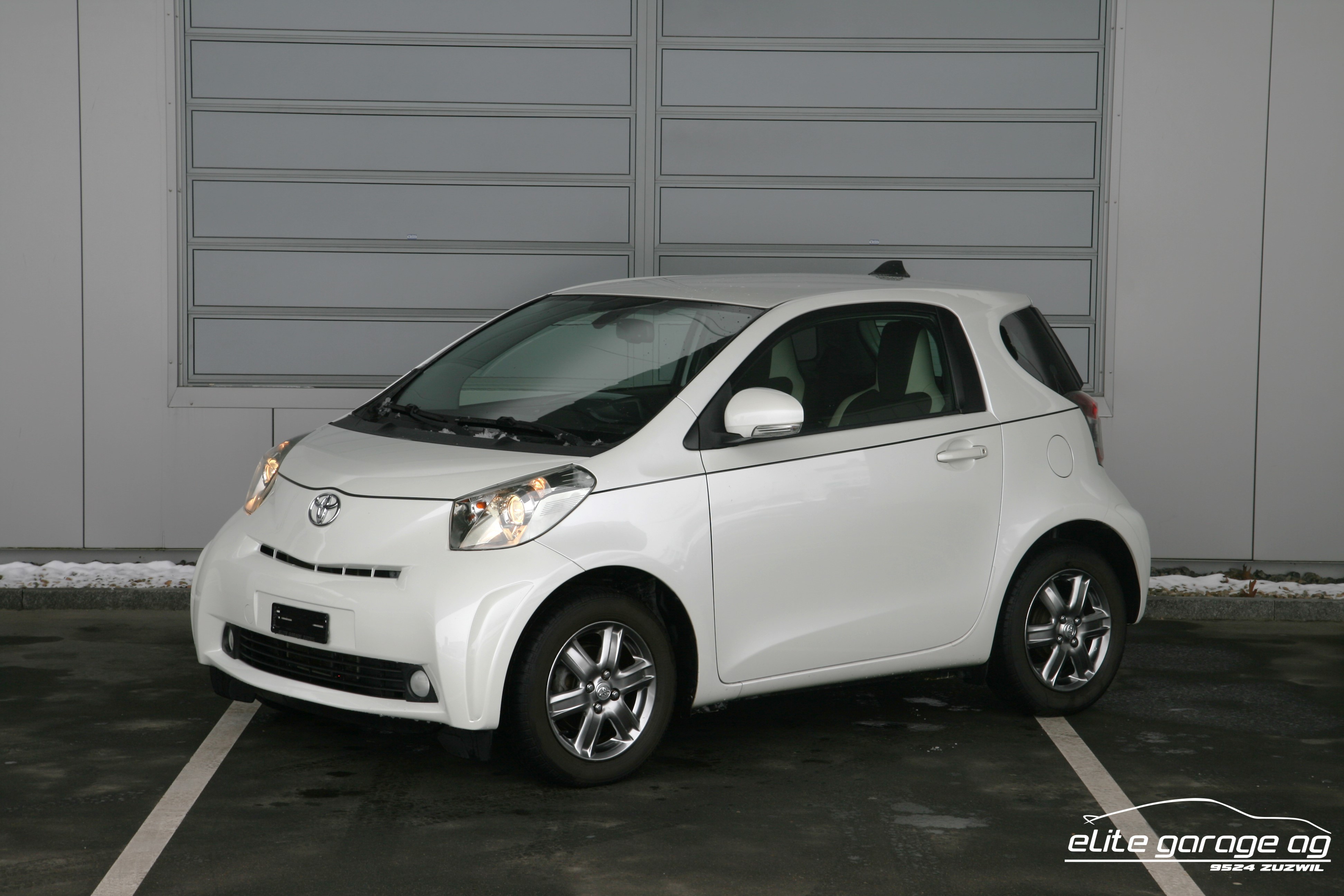 TOYOTA iQ 1.0 VVT-i