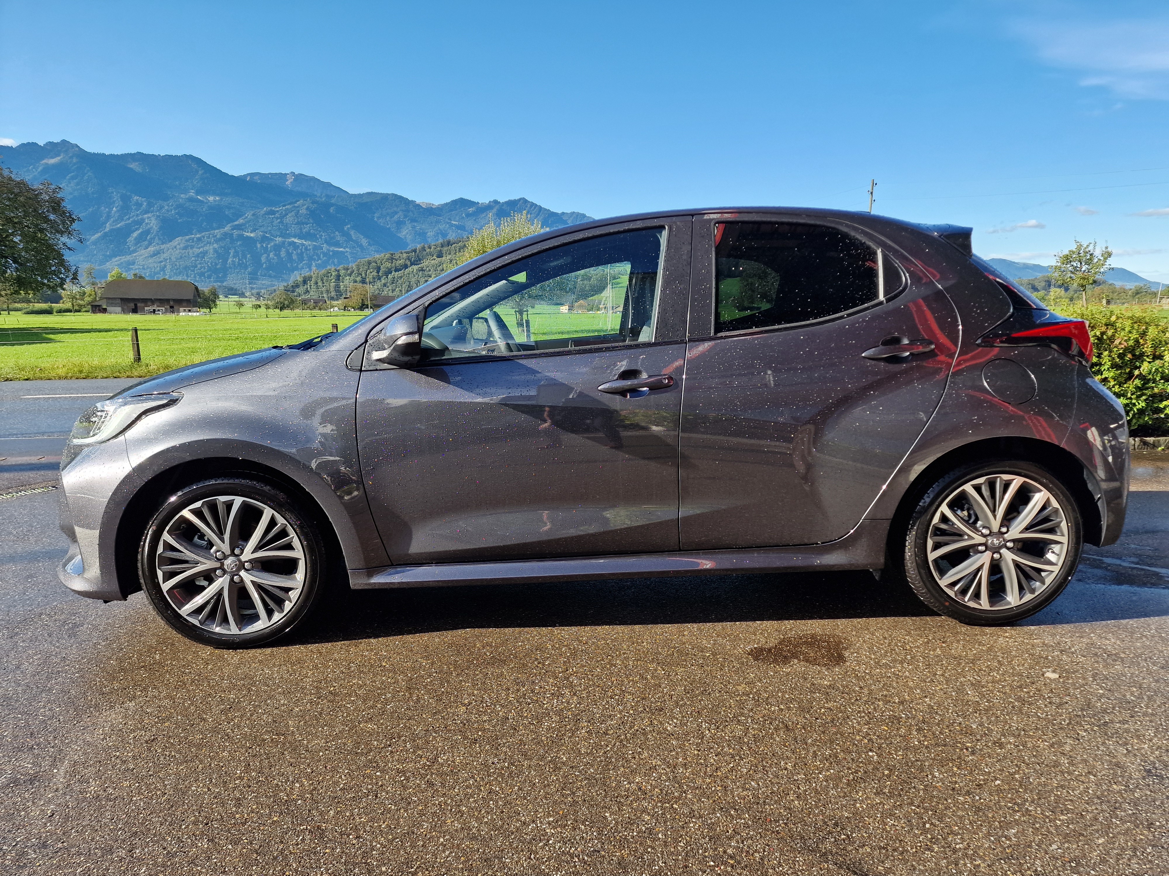 TOYOTA Yaris 1.5 Premium e-CVT