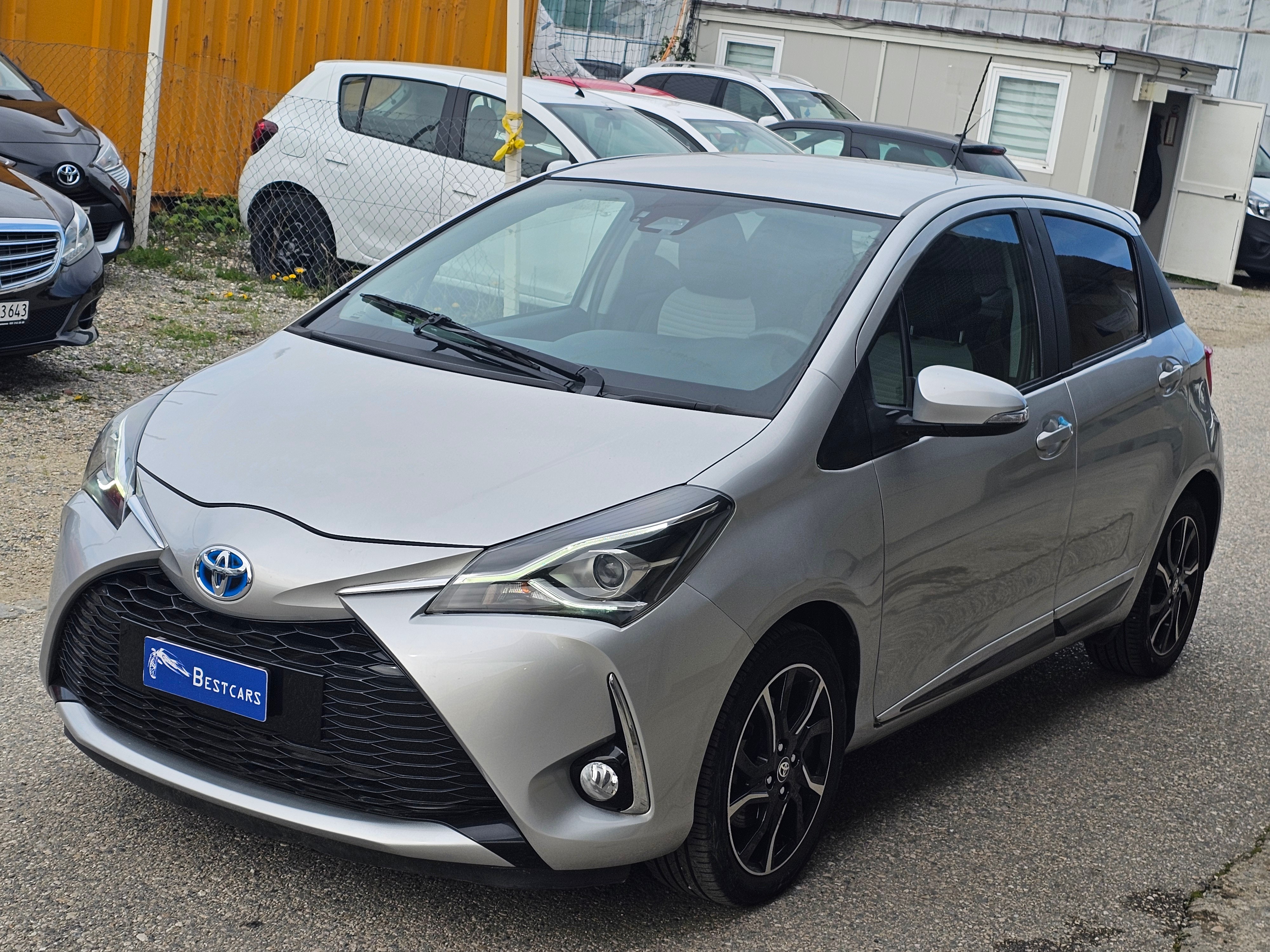 TOYOTA Yaris 1.5 VVT-i Hybrid Comfort e-CVT