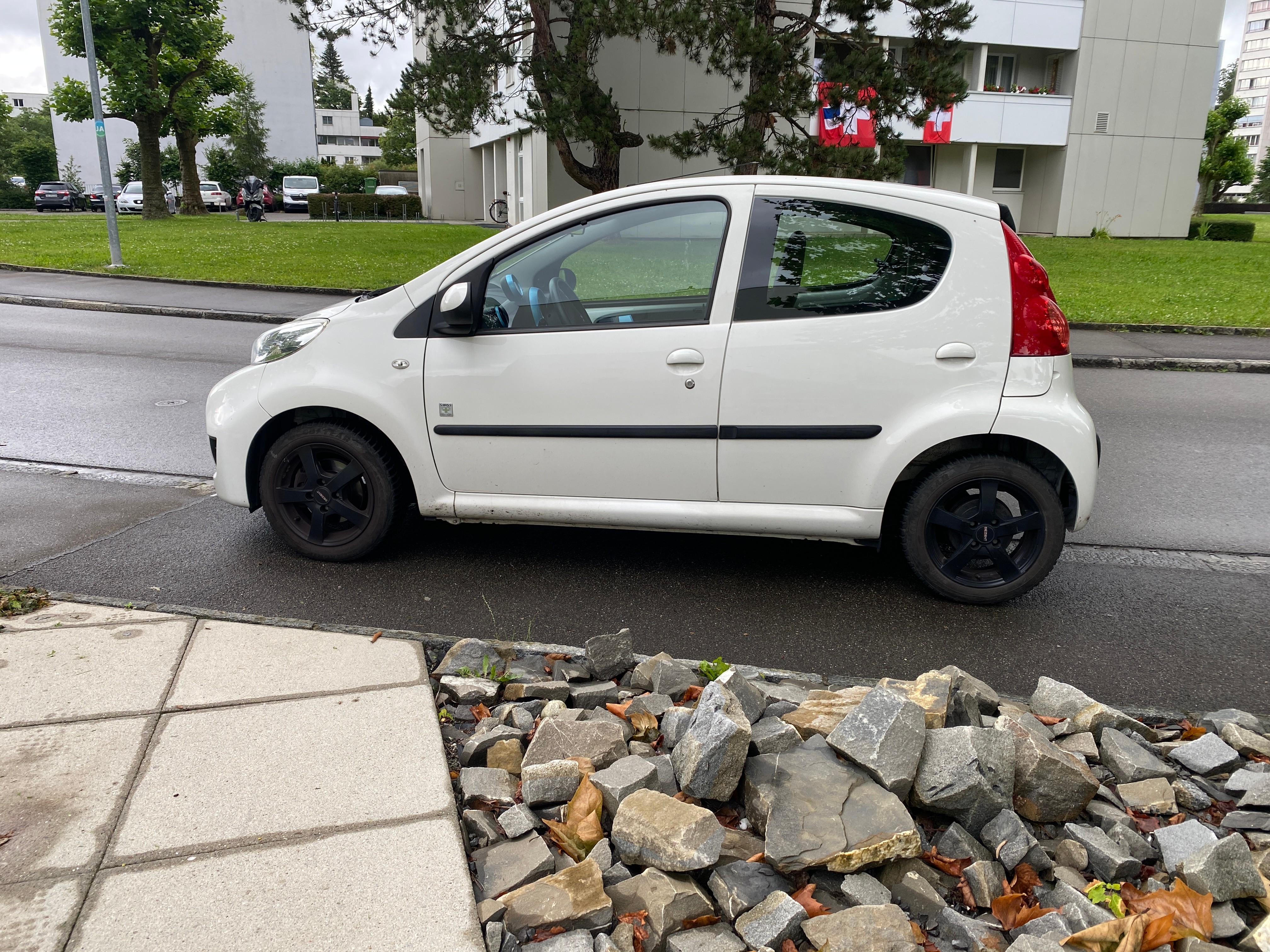 PEUGEOT 107 1.0 Swiss Edition