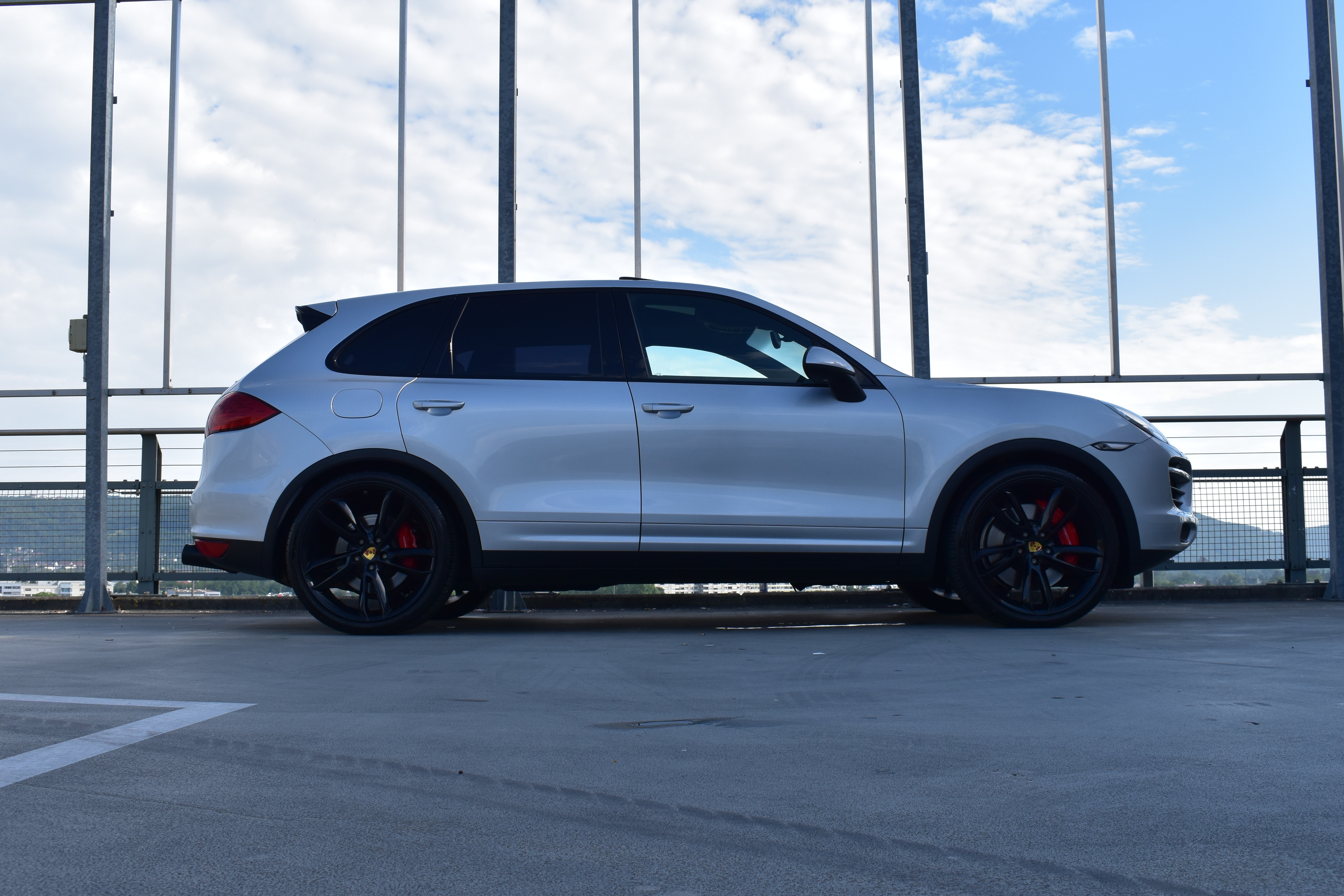 PORSCHE CAYENNE TURBO BLACK l 500 PS