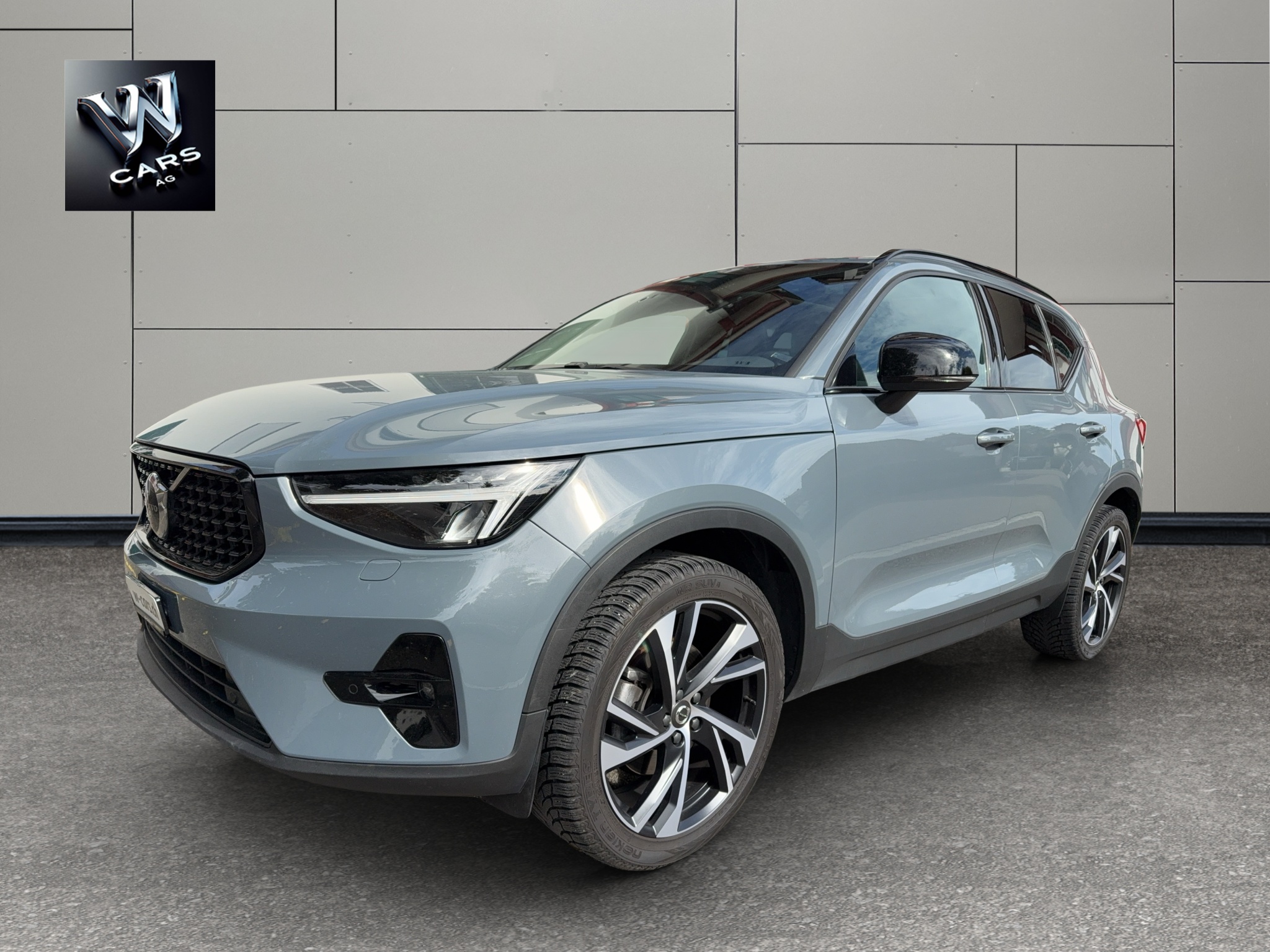 VOLVO XC40 B4 AWD Benzin MH Facelift 2023 Ultimate Dark