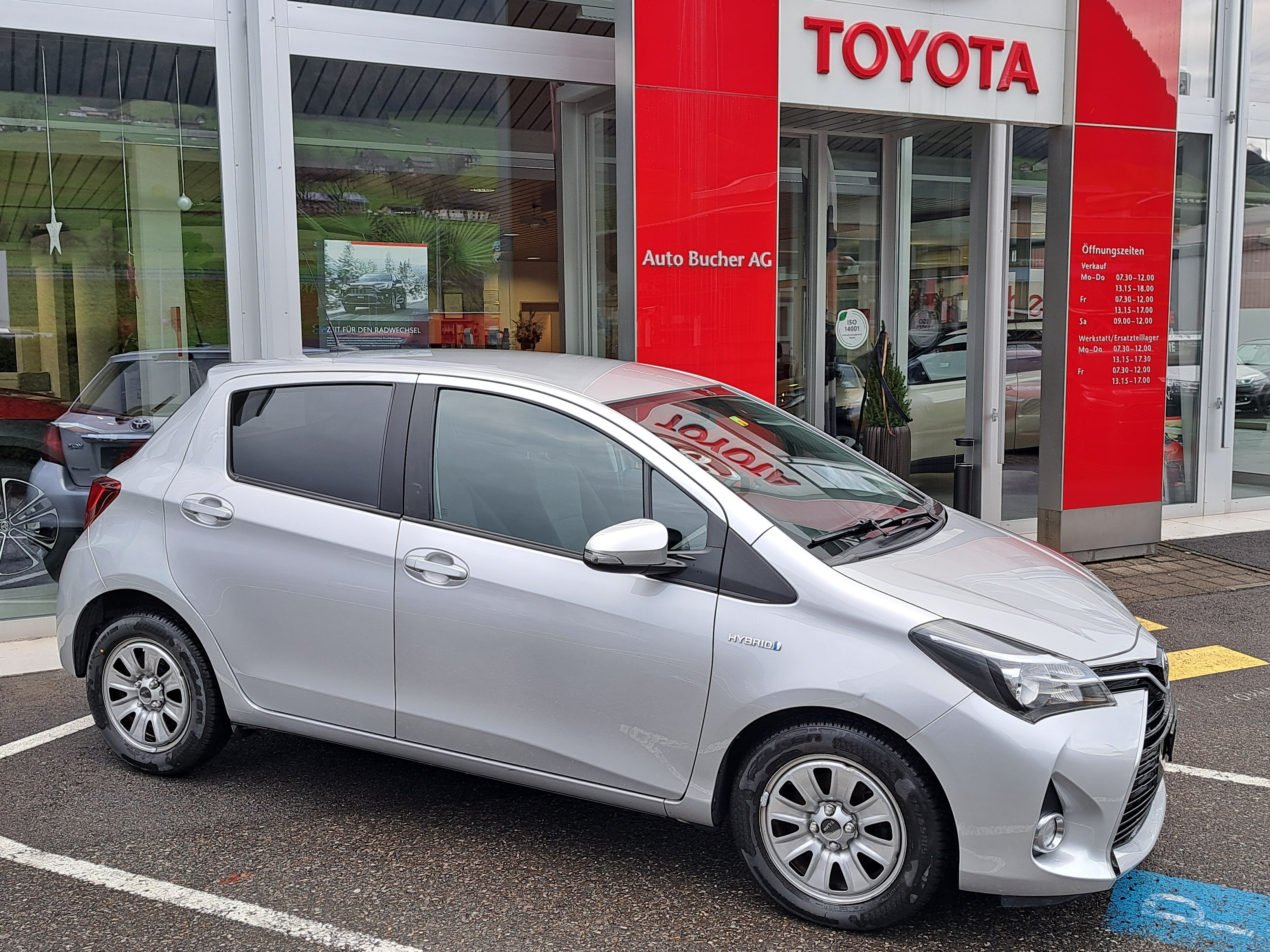 TOYOTA Yaris 1.5 VVT-i Hybrid Trend e-CVT