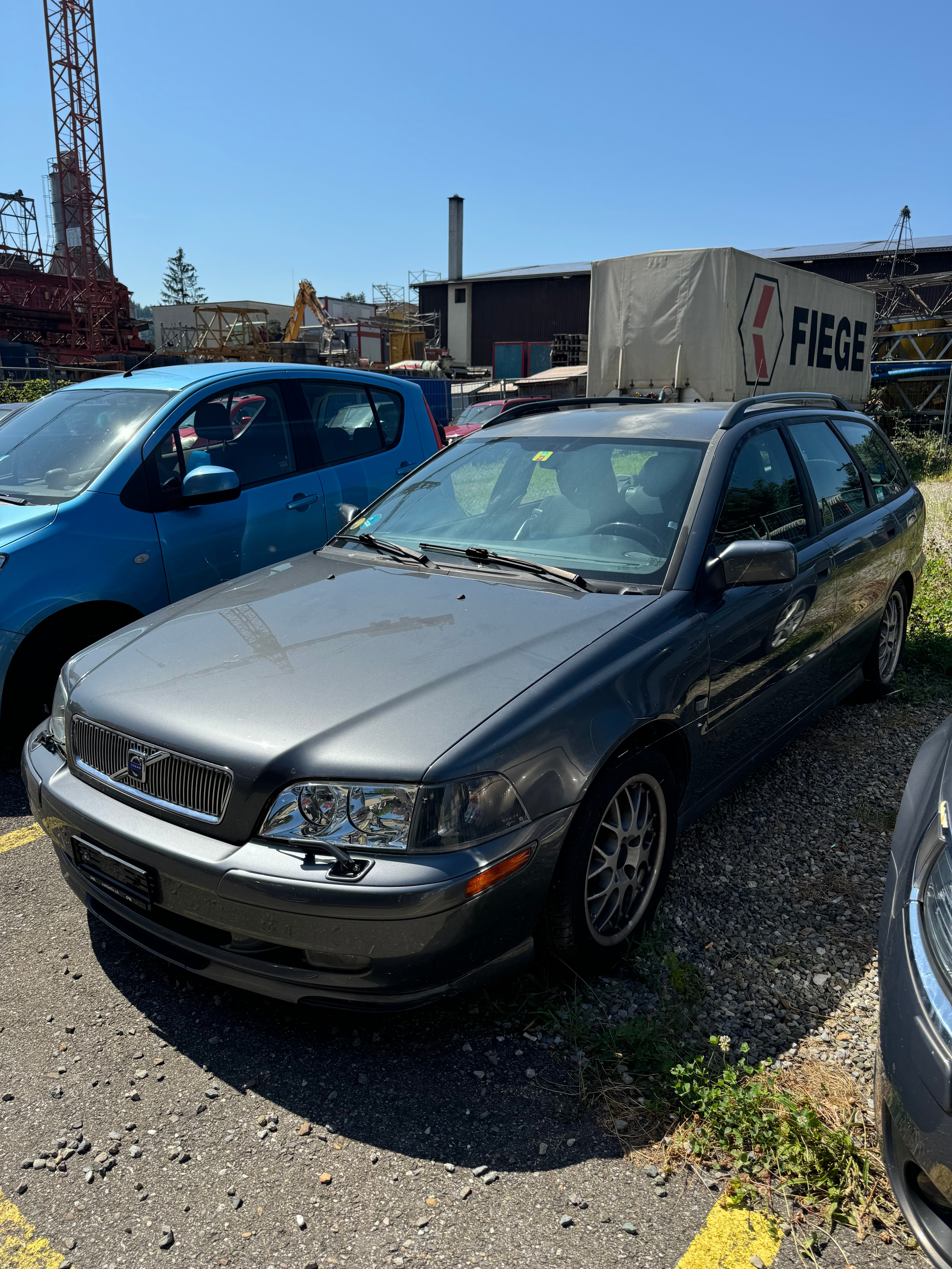 VOLVO V40 T4