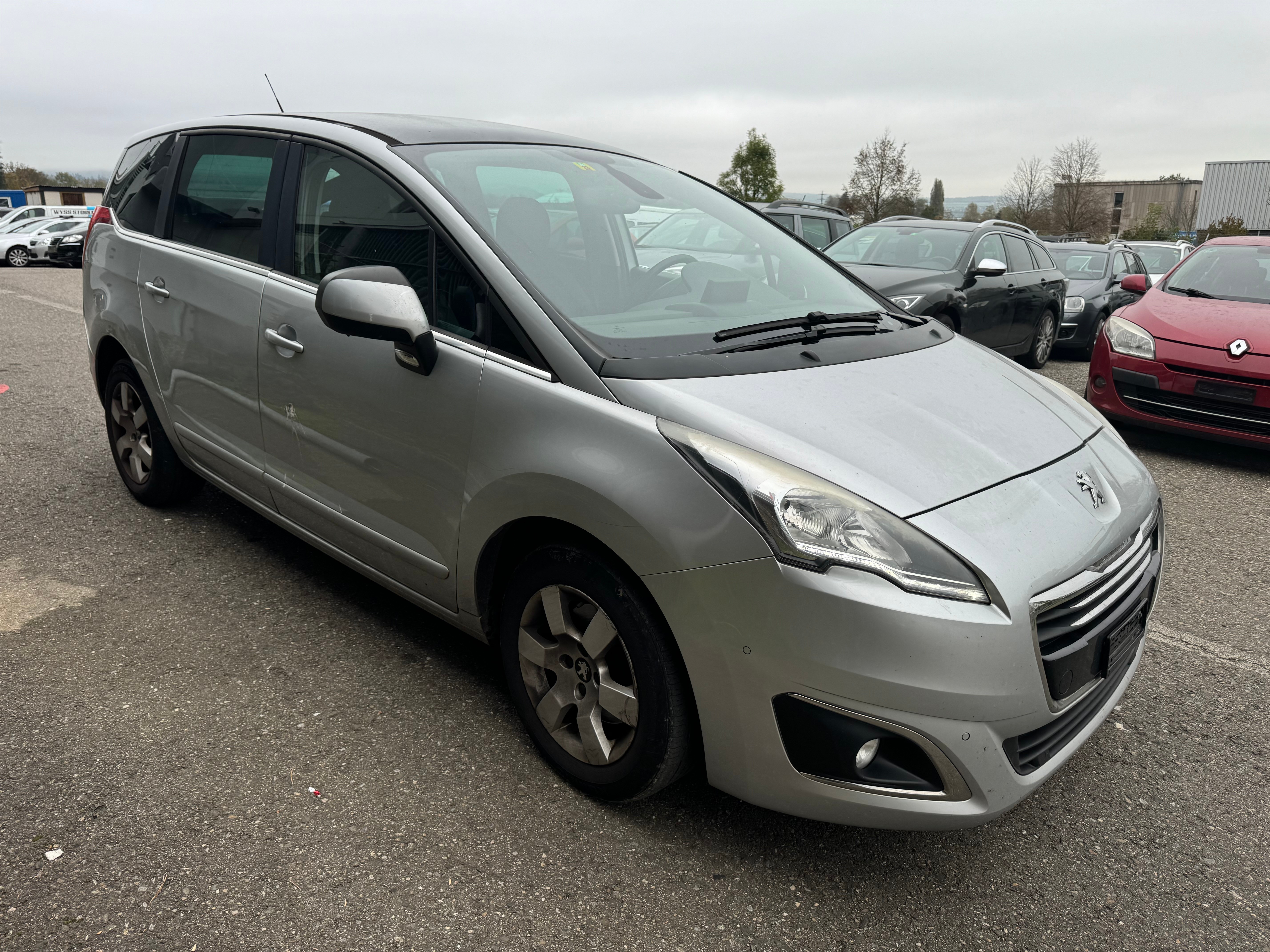 PEUGEOT 5008 1.6 BlueHDi Sensation Tiptronic