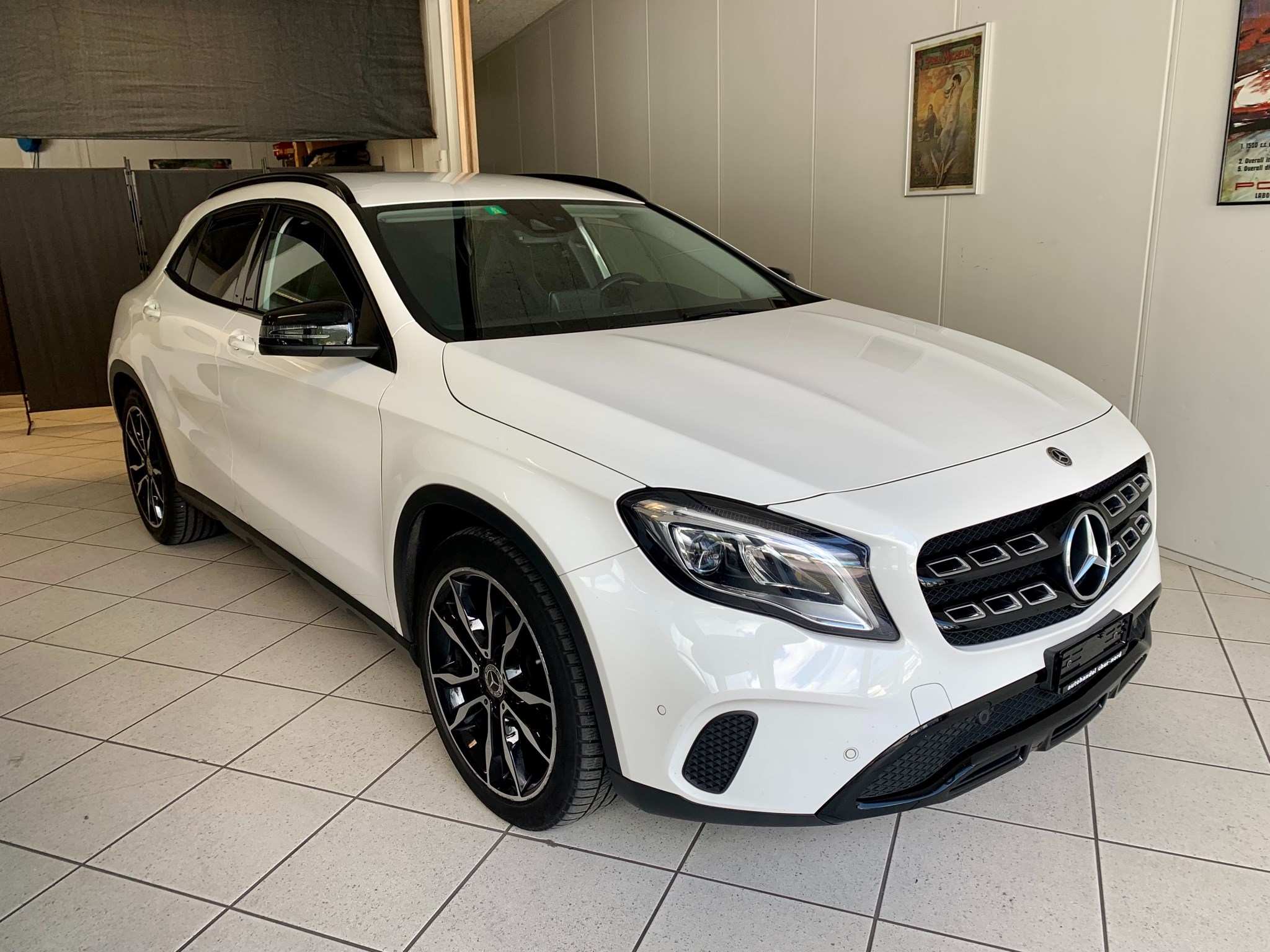 MERCEDES-BENZ GLA 200 Night Star