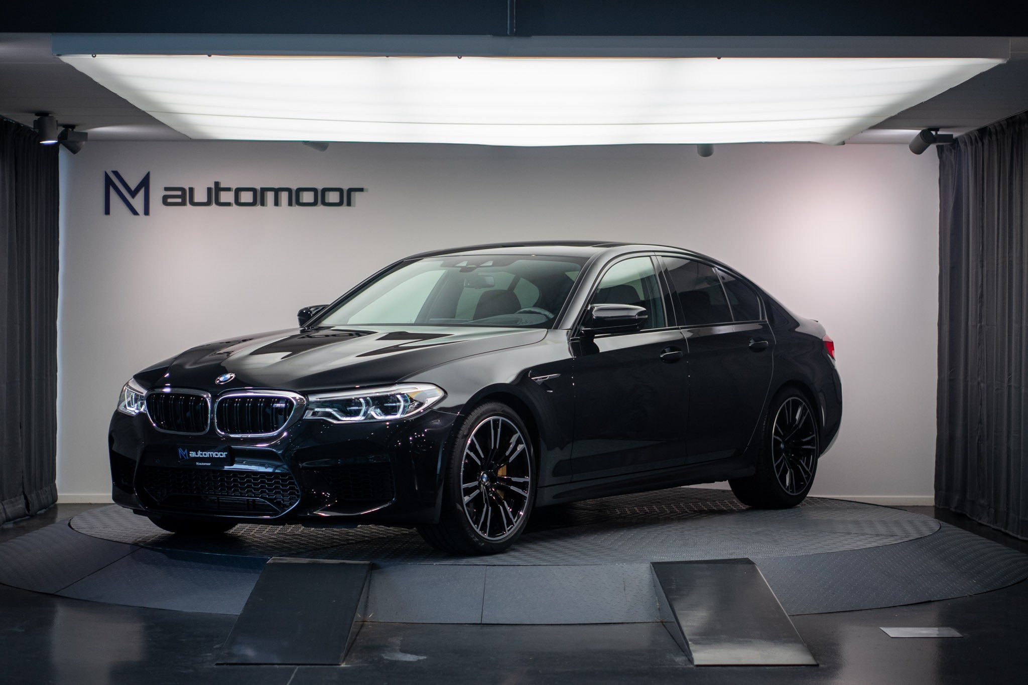 BMW M5 xDrive Drivelogic *Keramik Bremsanlage* *Schiebedach* *Bowers & Wilkins*