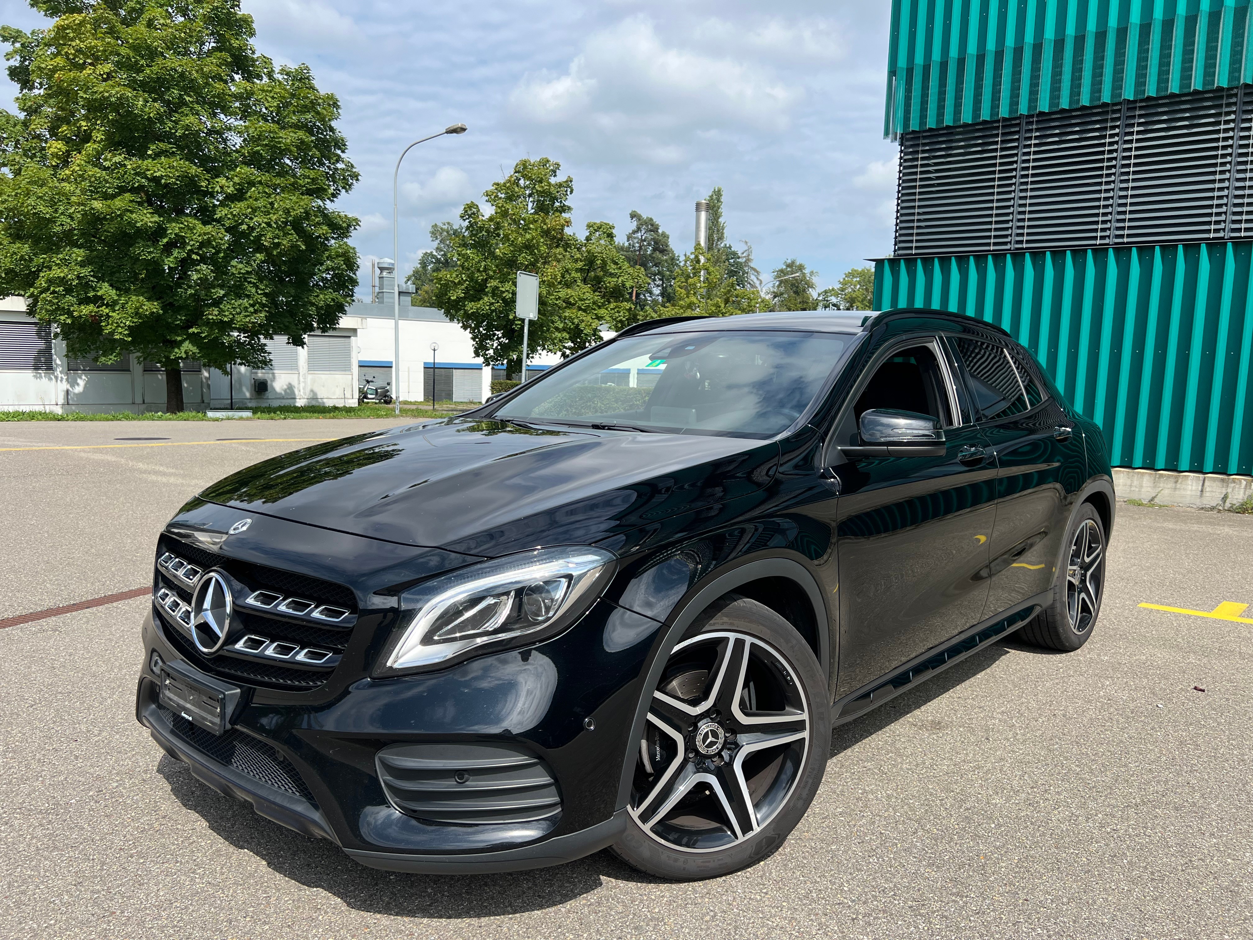 MERCEDES-BENZ GLA 200 d Swiss Star Edition AMG 4Matic 7G-DCT