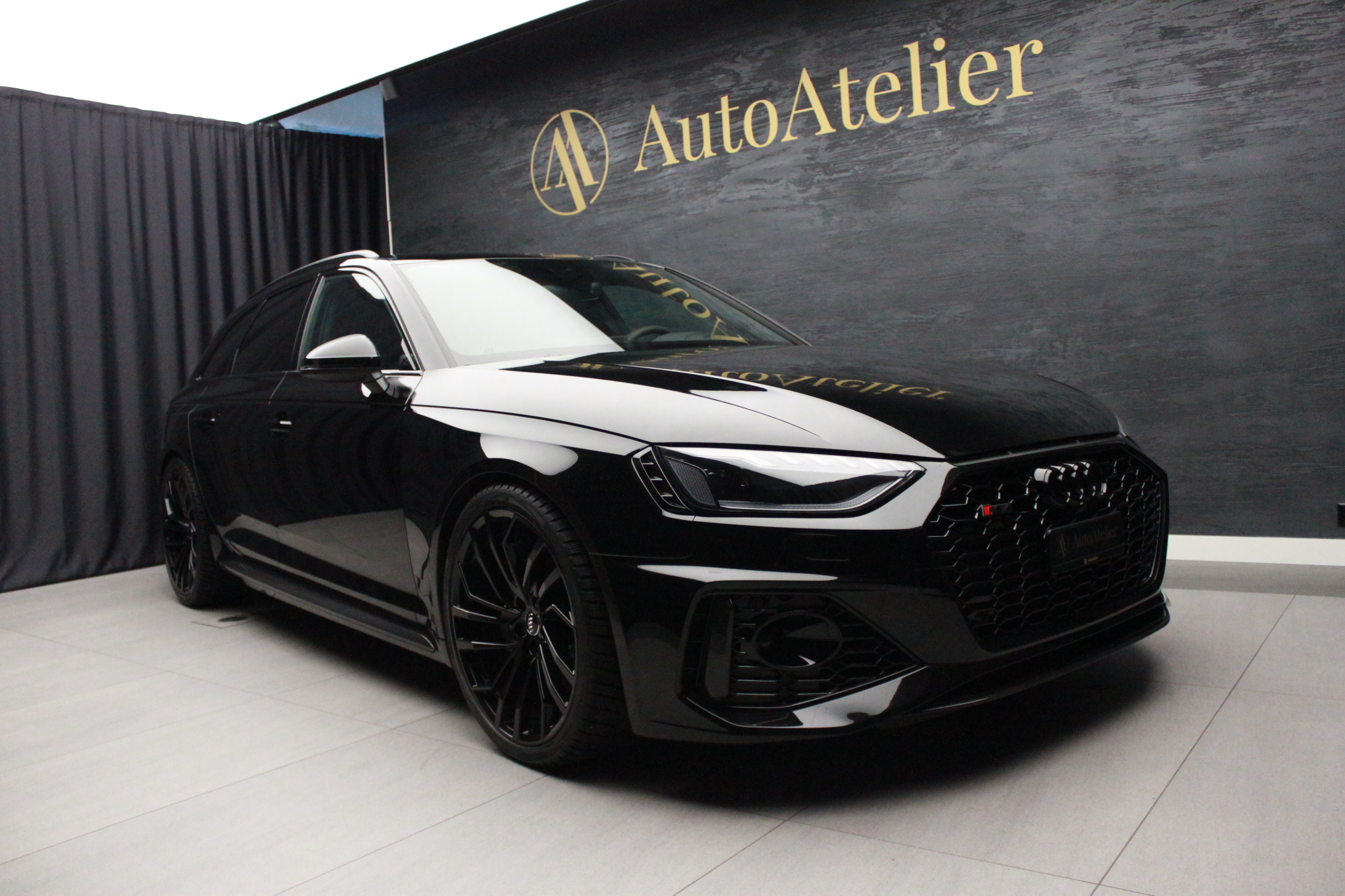 AUDI RS4 Avant quattro tiptronic