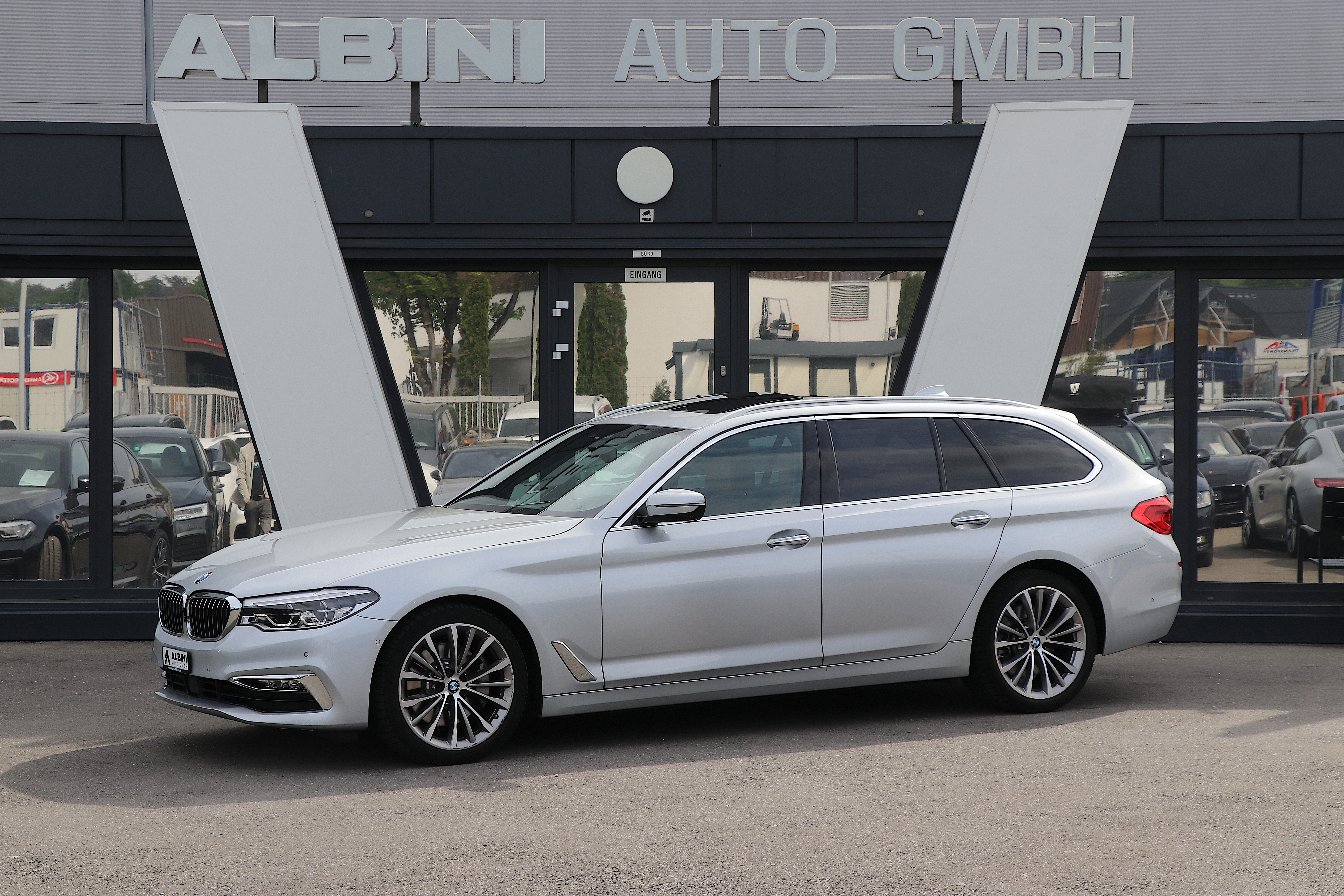 BMW 530d xDrive Touring Luxury Line Steptronic