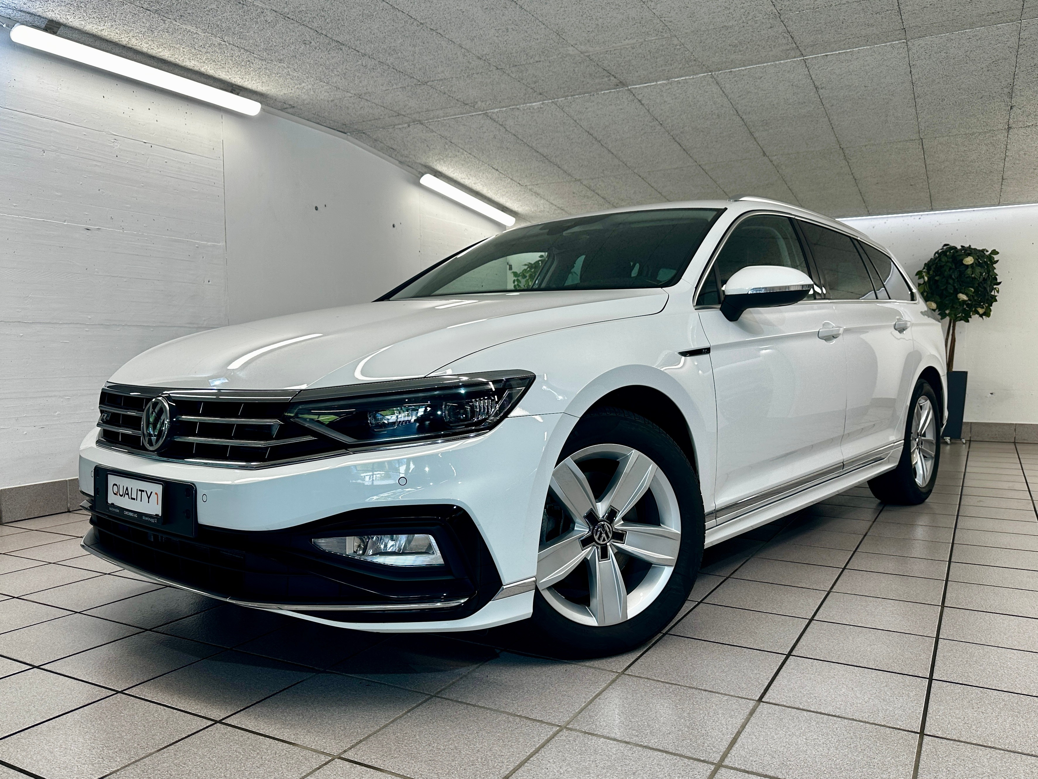 VW Passat 2.0 TDI BMT Elegance 4Motion DSG R-Line