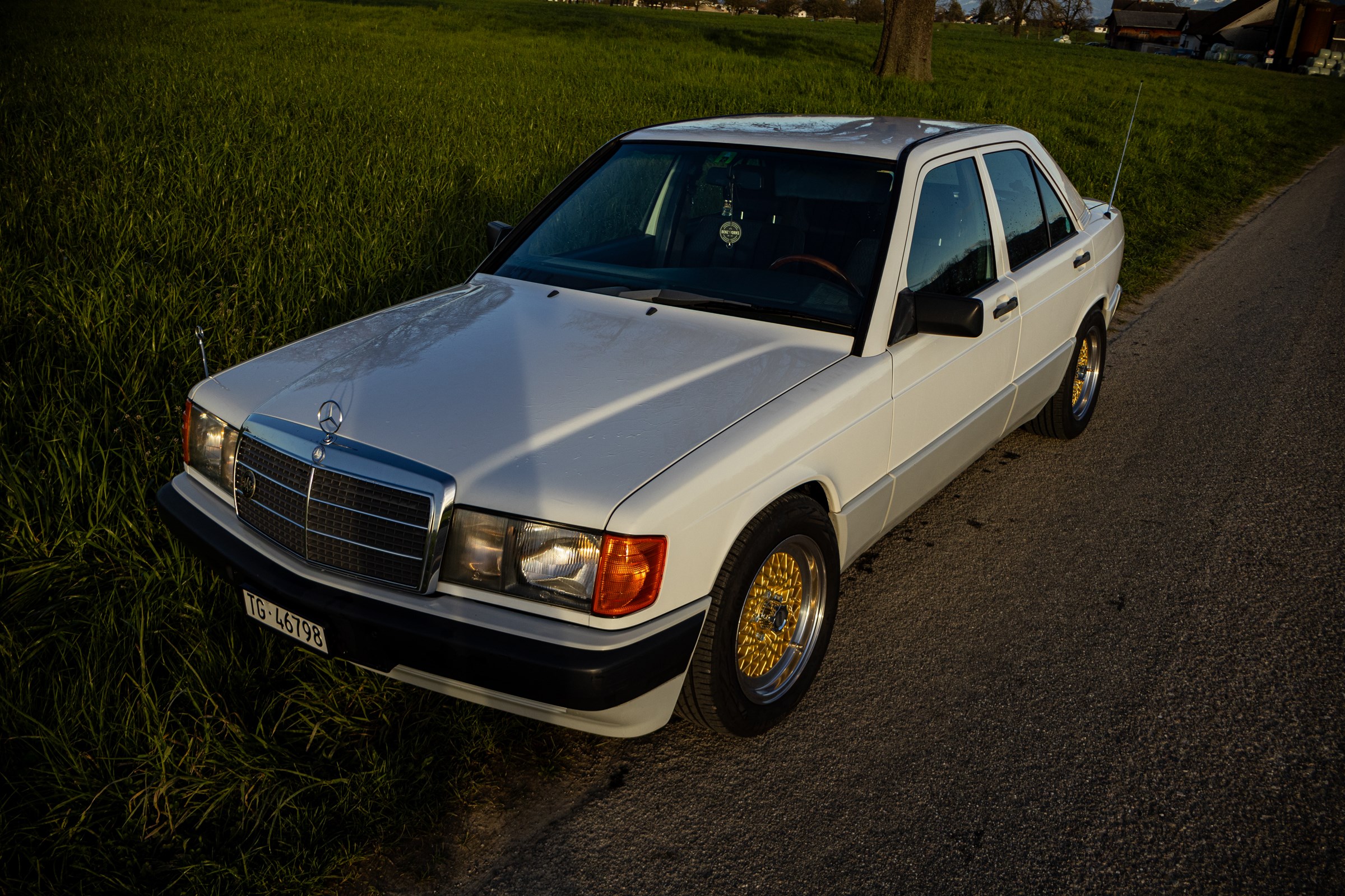 MERCEDES-BENZ 190 E 2.3