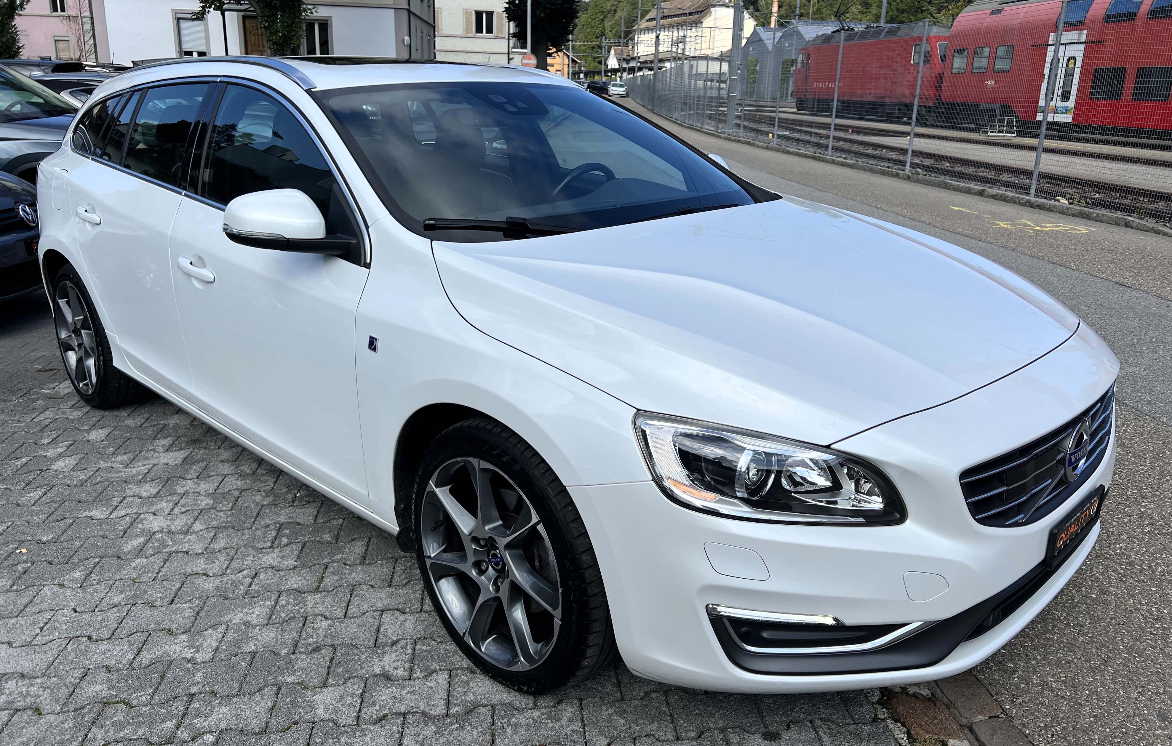 VOLVO V60 D4 OceanRace Geartronic