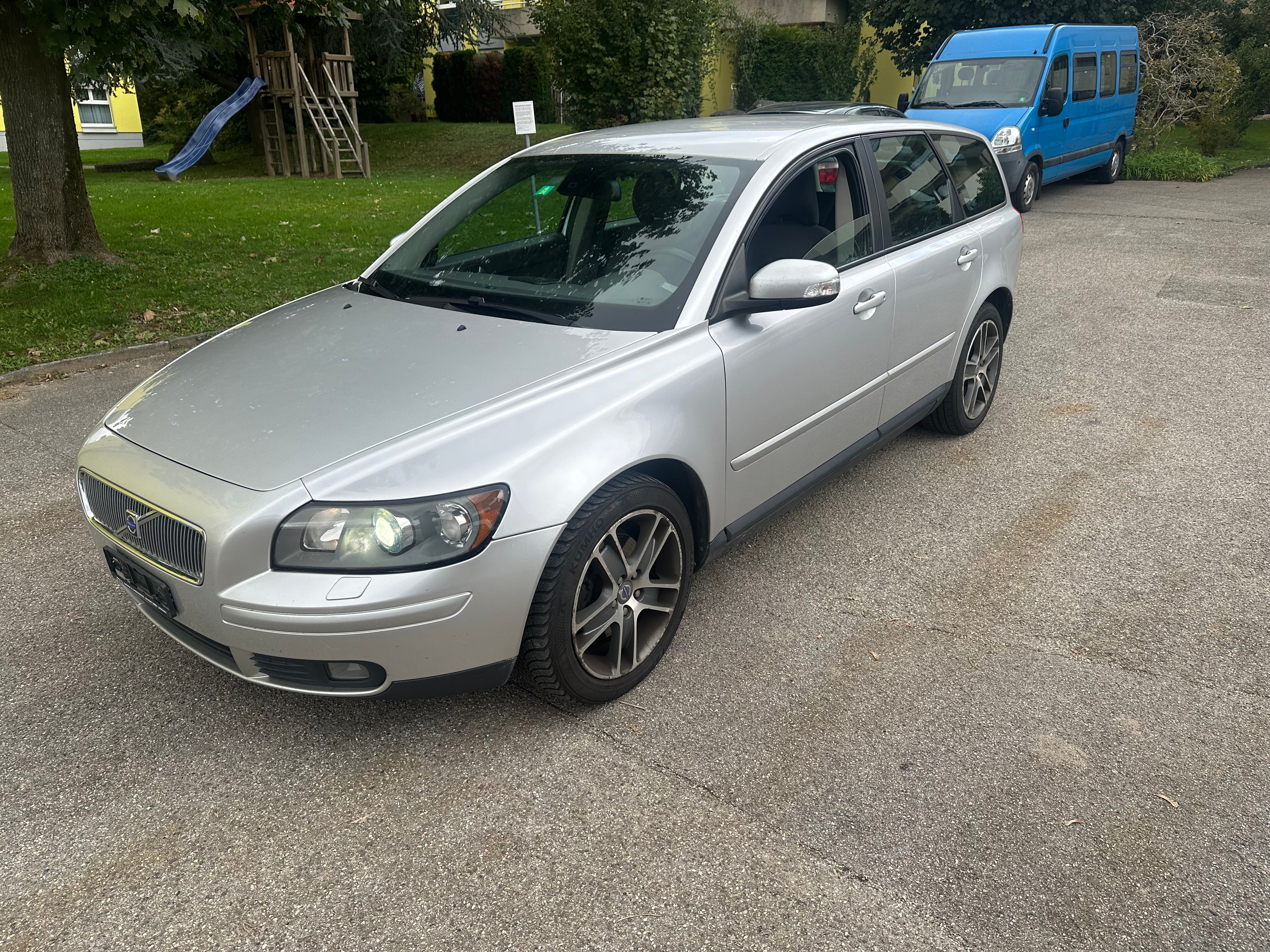 VOLVO V50 2.4